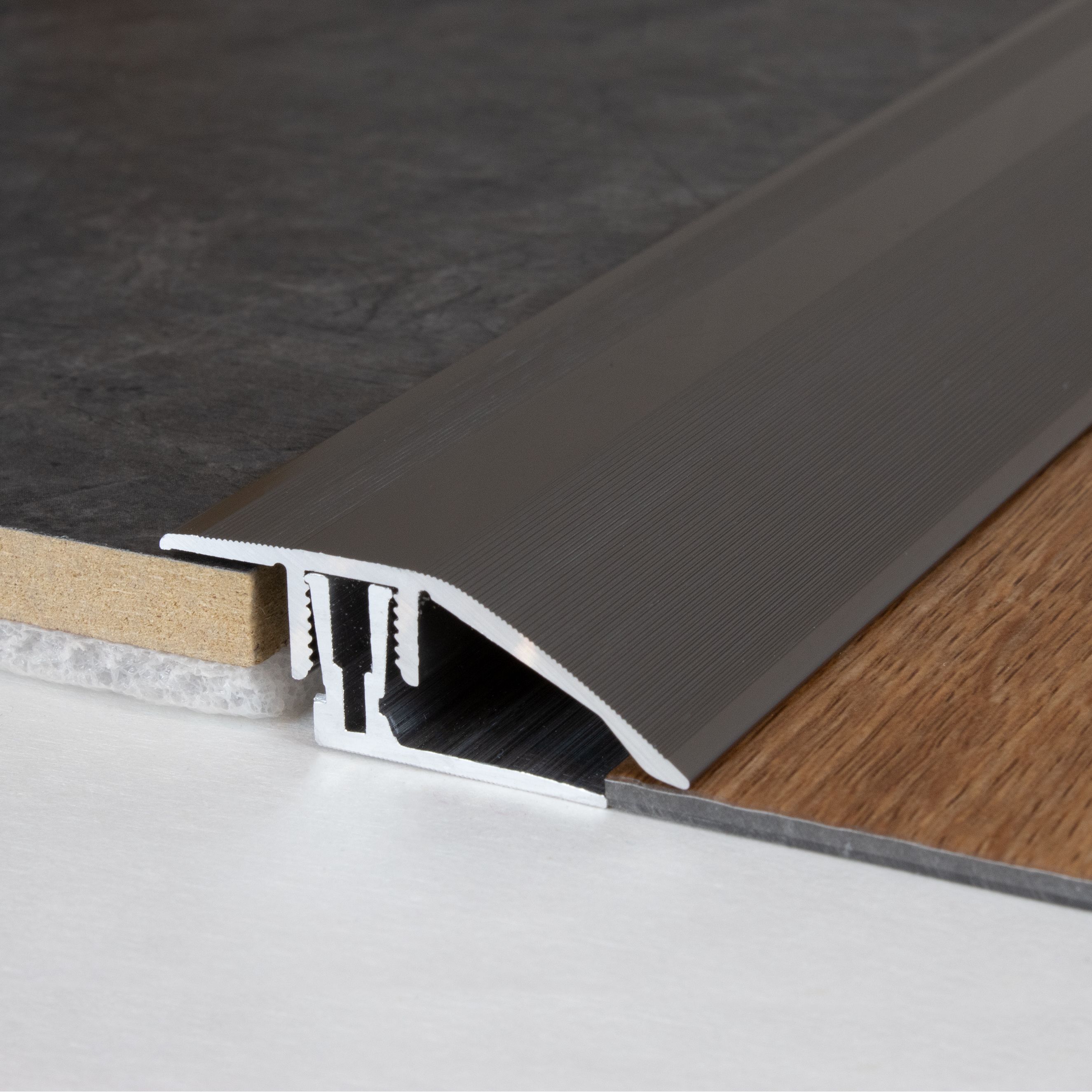 Profili di altezza e regolazione PROVISTON Winnipeg B 41 mm Altezza bordo 11 - 15 mm Alluminio anodizzato