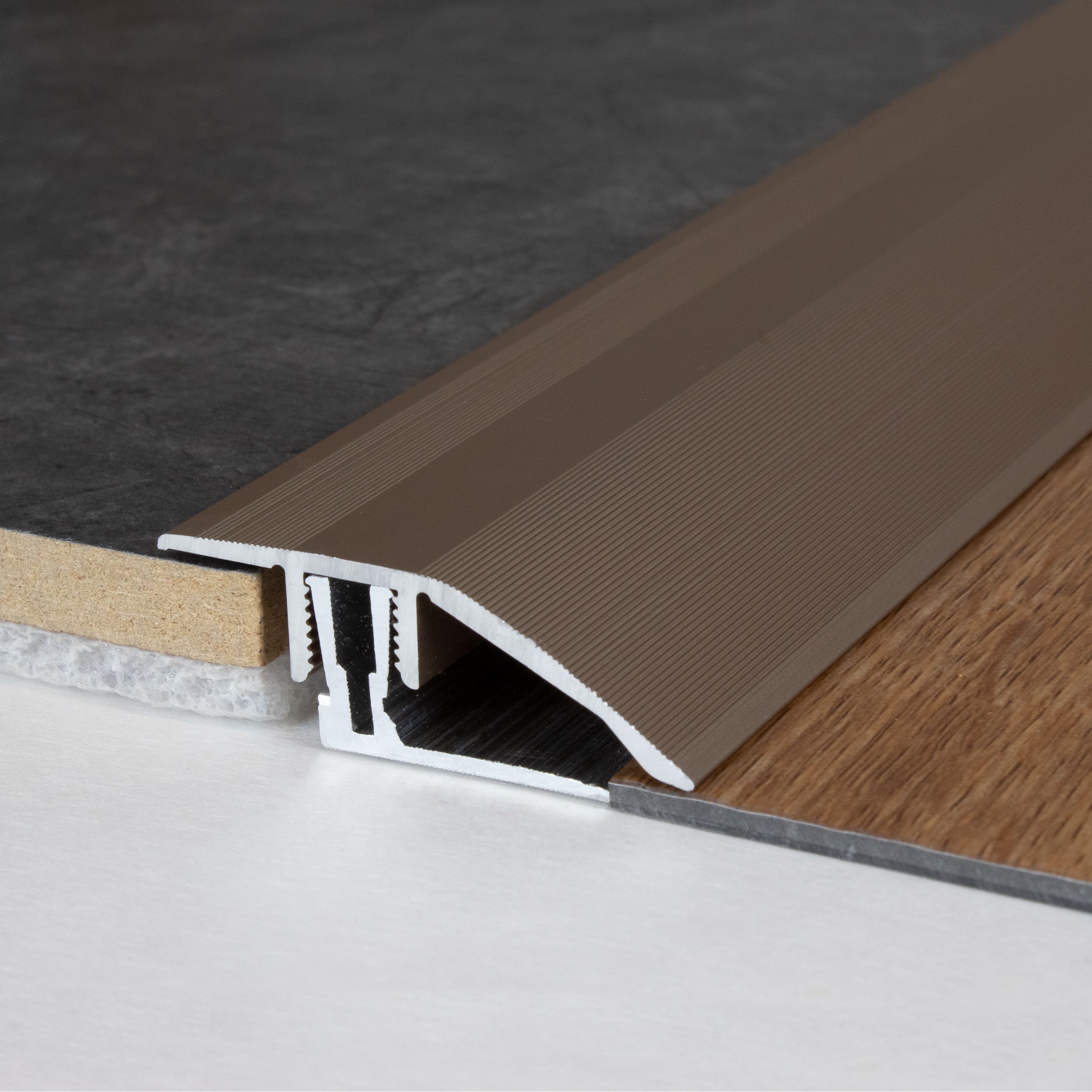 Profili di altezza e regolazione PROVISTON Winnipeg B 41 mm Altezza bordo 11 - 15 mm Alluminio anodizzato