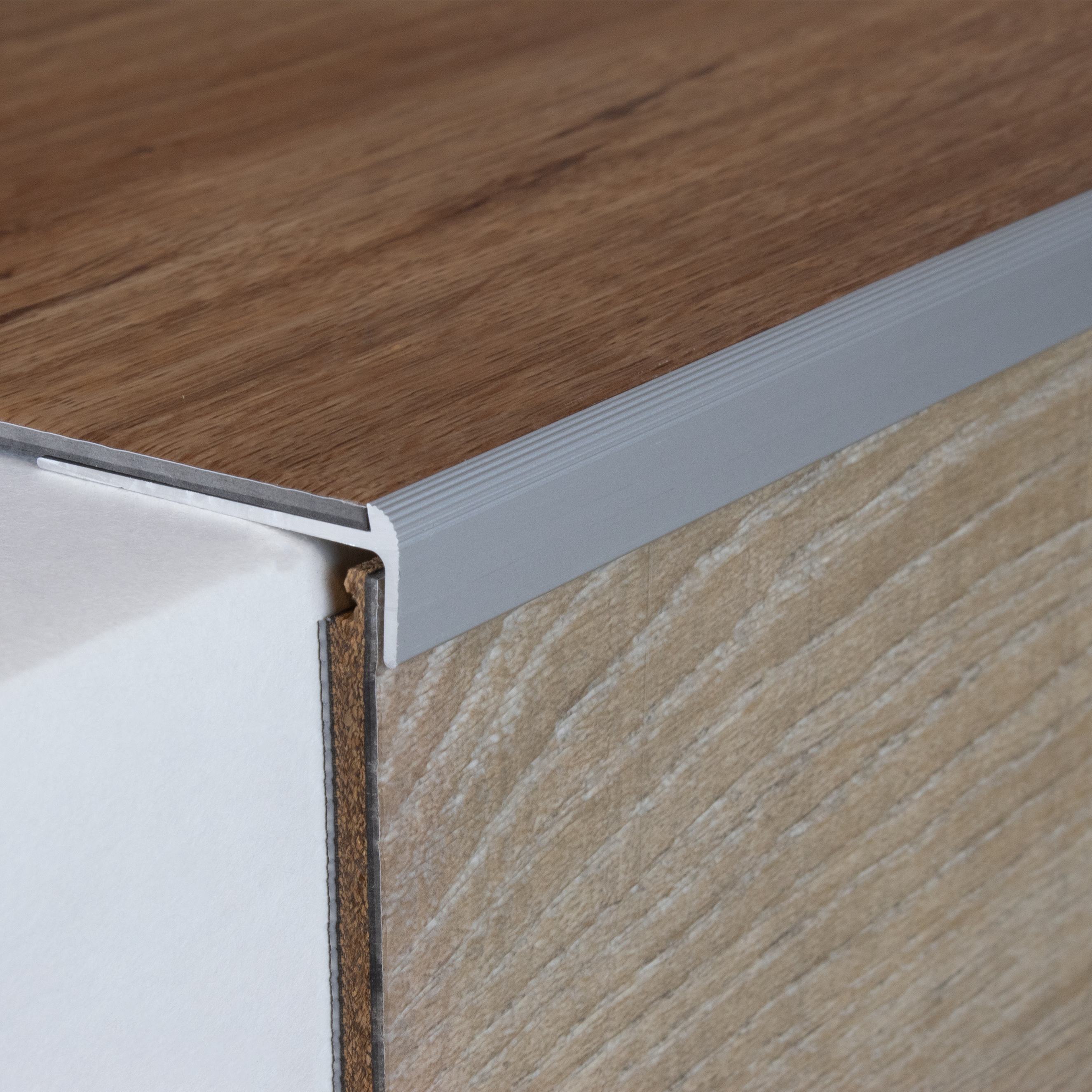 Profilo angolare e bordo per scale PROVISTON Aulla Altezza 10 - 40 mm Altezza bordo 2 - 7 mm Alluminio