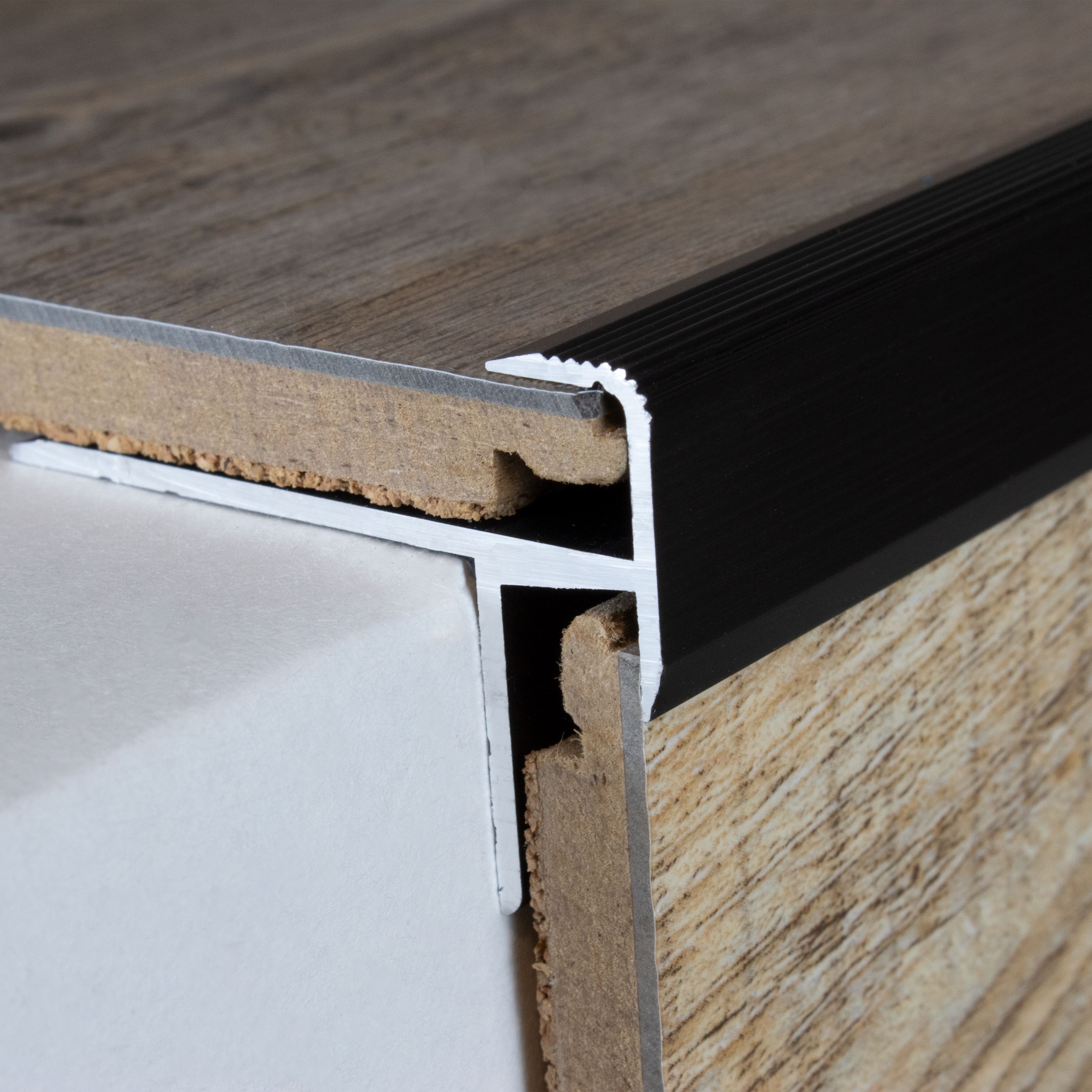 Profili per bordi e angoli delle scale PROVISTON Altezza 30 mm Larghezza 43 mm Altezza bordo 8,5 mm