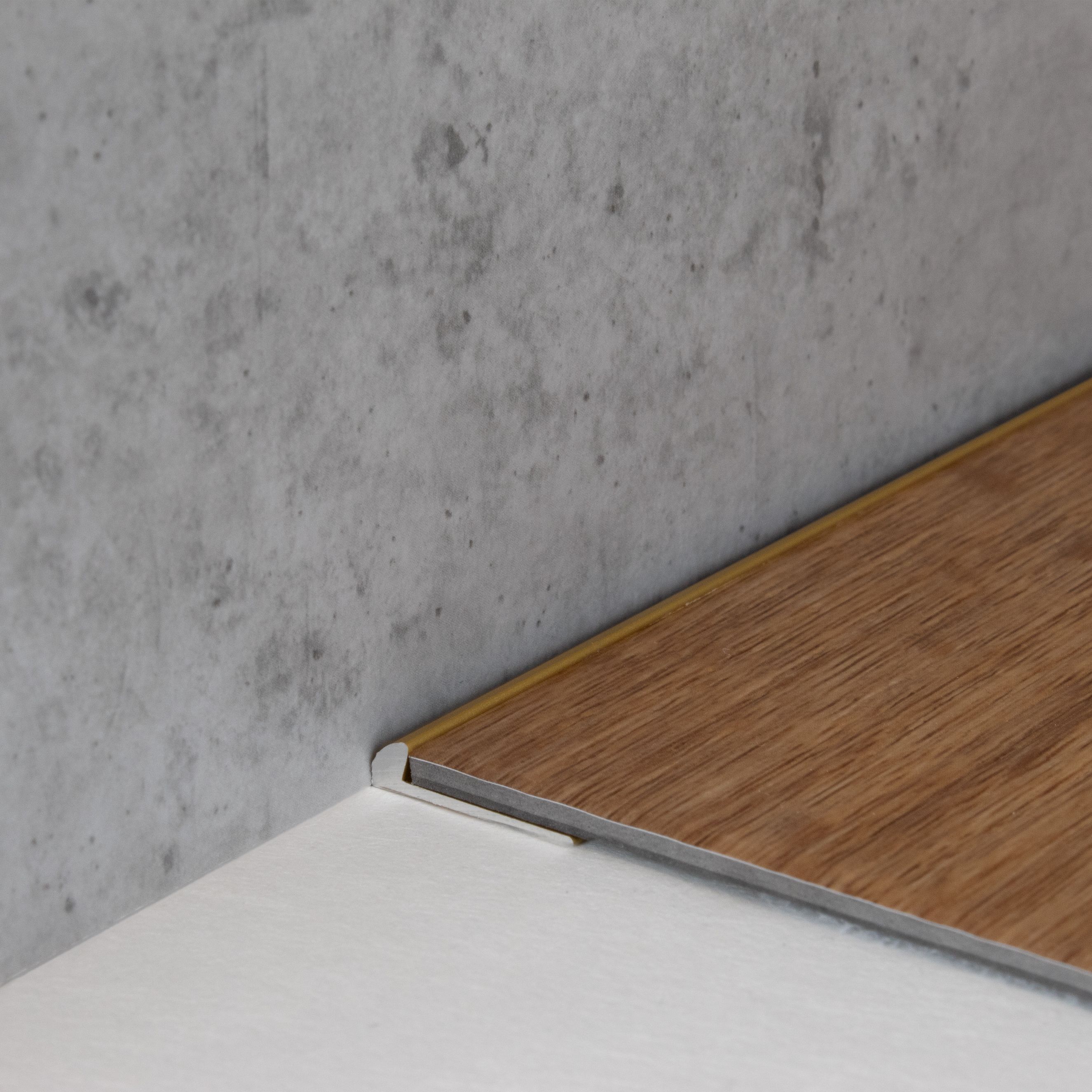 Profili di finitura e bordi PROVISTON Wexford Larghezza 18 mm L 2700 mm Alluminio anodizzato