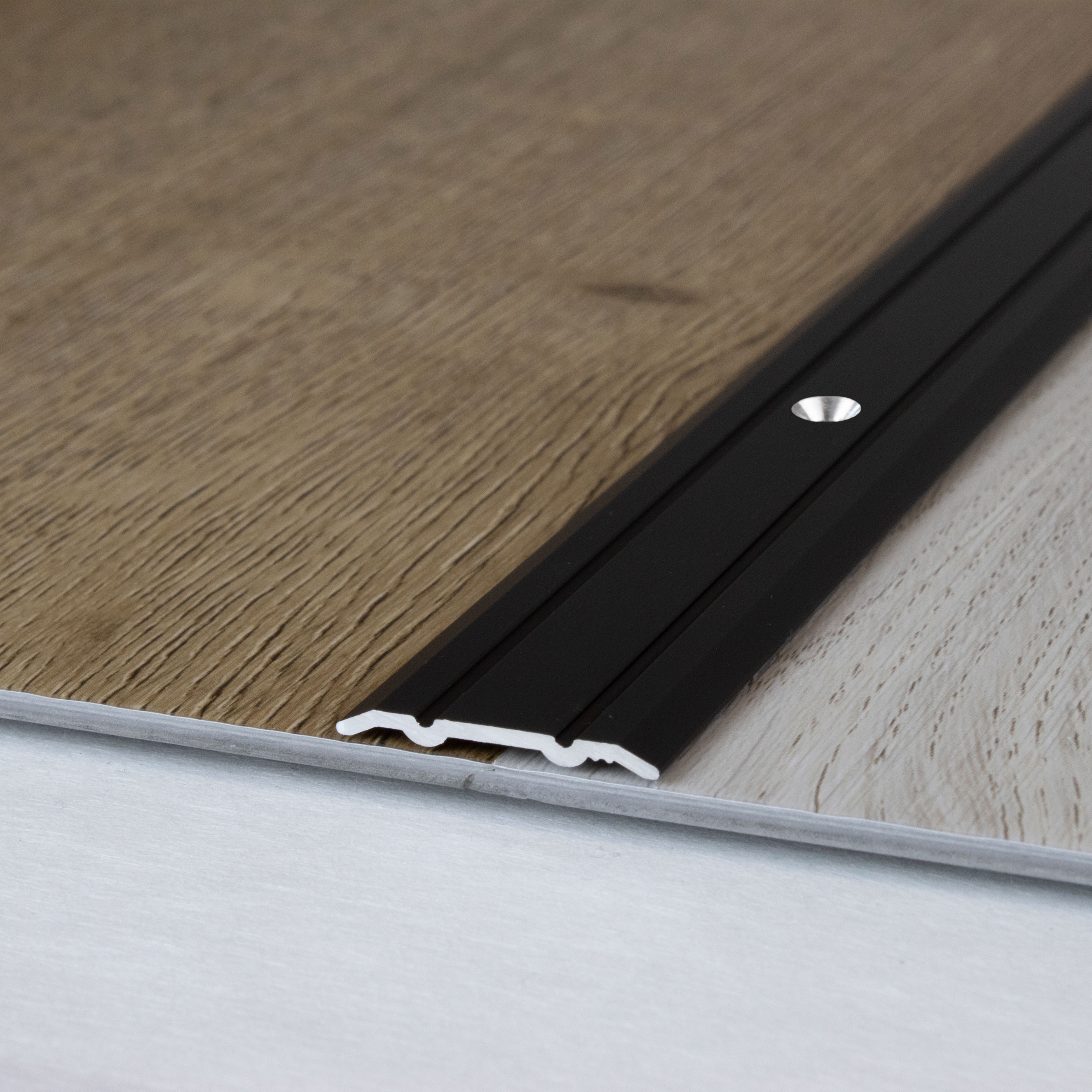 Profilo di transizione Auer Alkmaar H 2,3 mm W 24,5 mm Binario di transizione in alluminio anodizzato