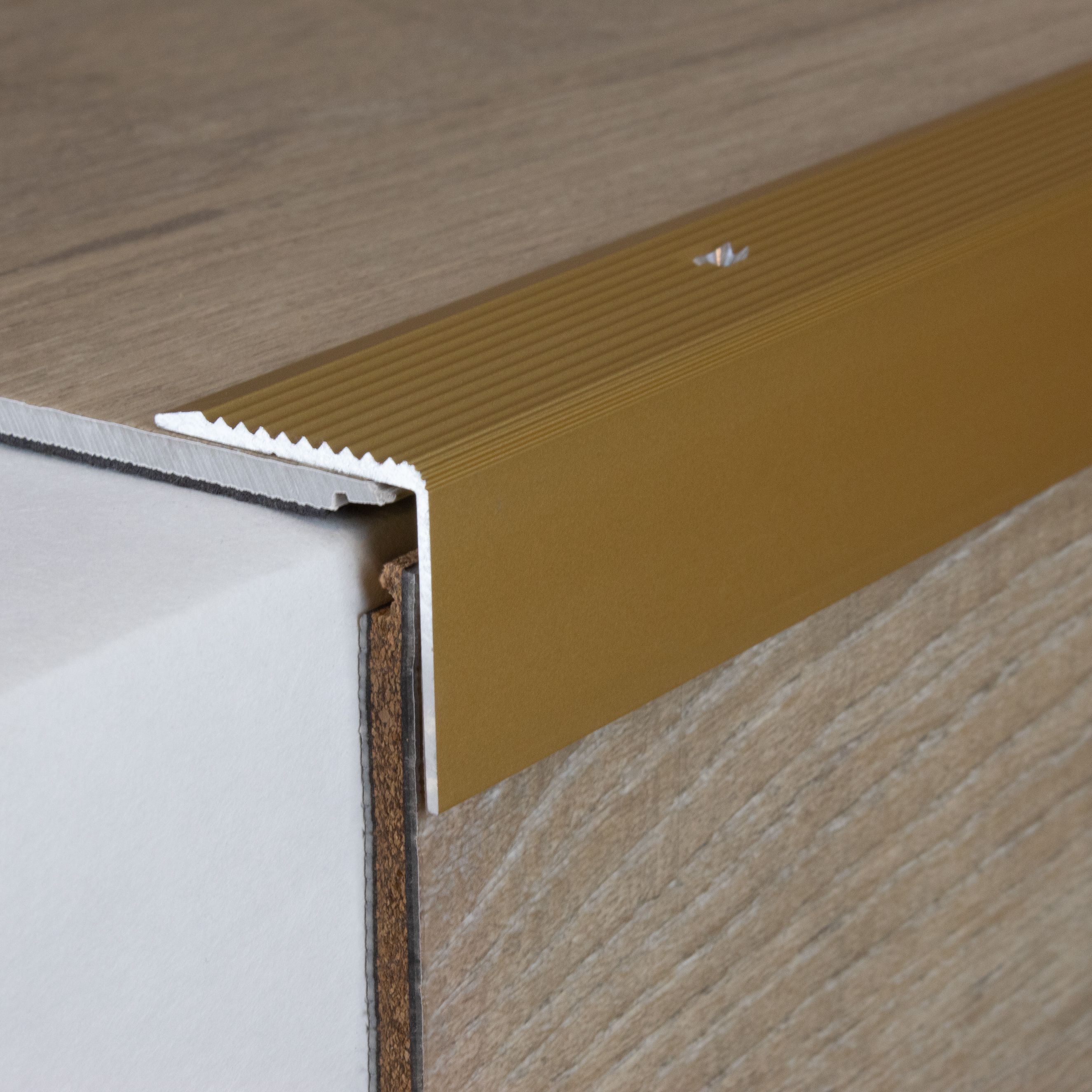 Profili per bordi e angoli delle scale PROVISTON Severina Altezza 30 mm Larghezza 30 mm Alluminio