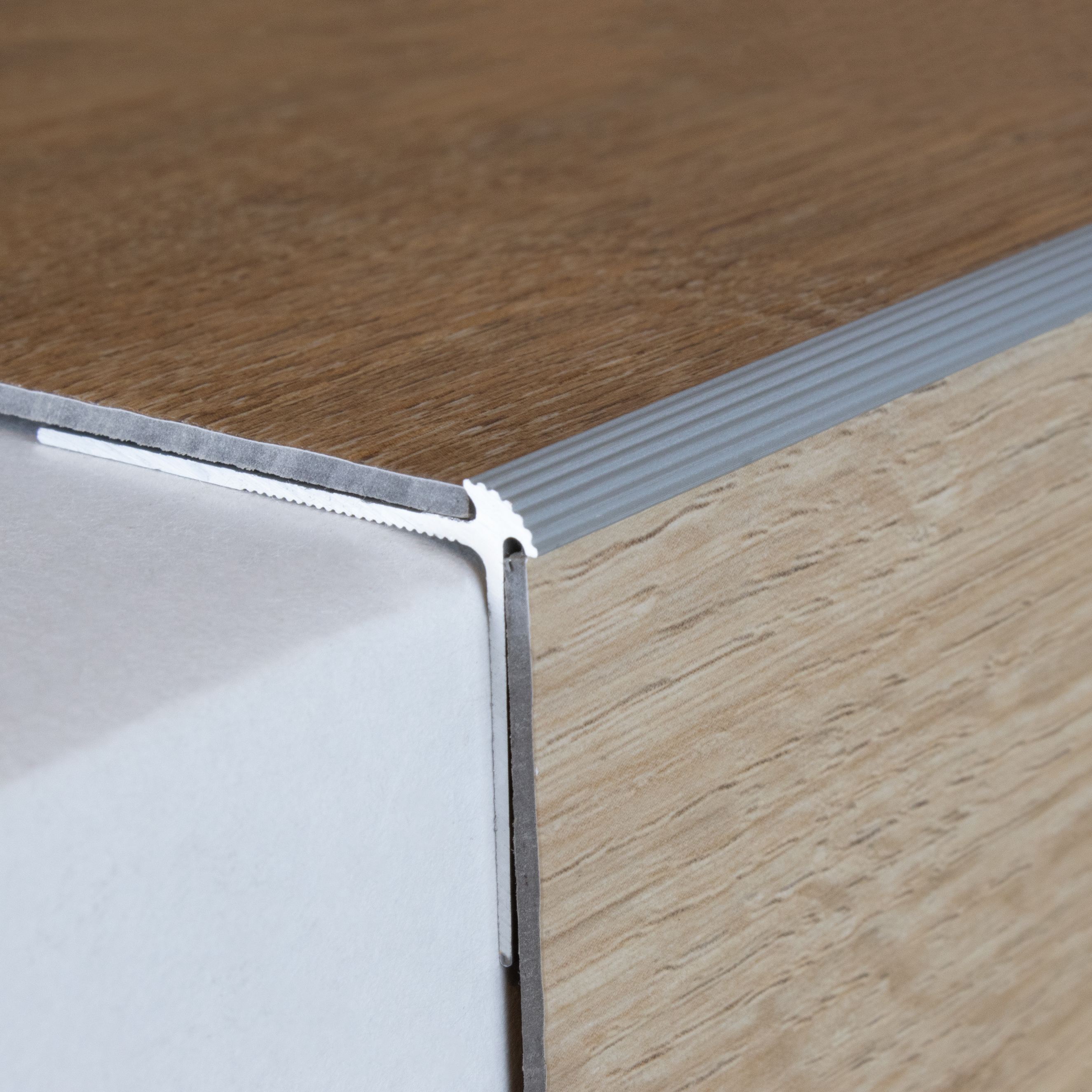 Profili per gradini e angolari Auer Lévis H 30 mm W 40 mm Altezza bordo 2,5 mm alluminio anodizzato