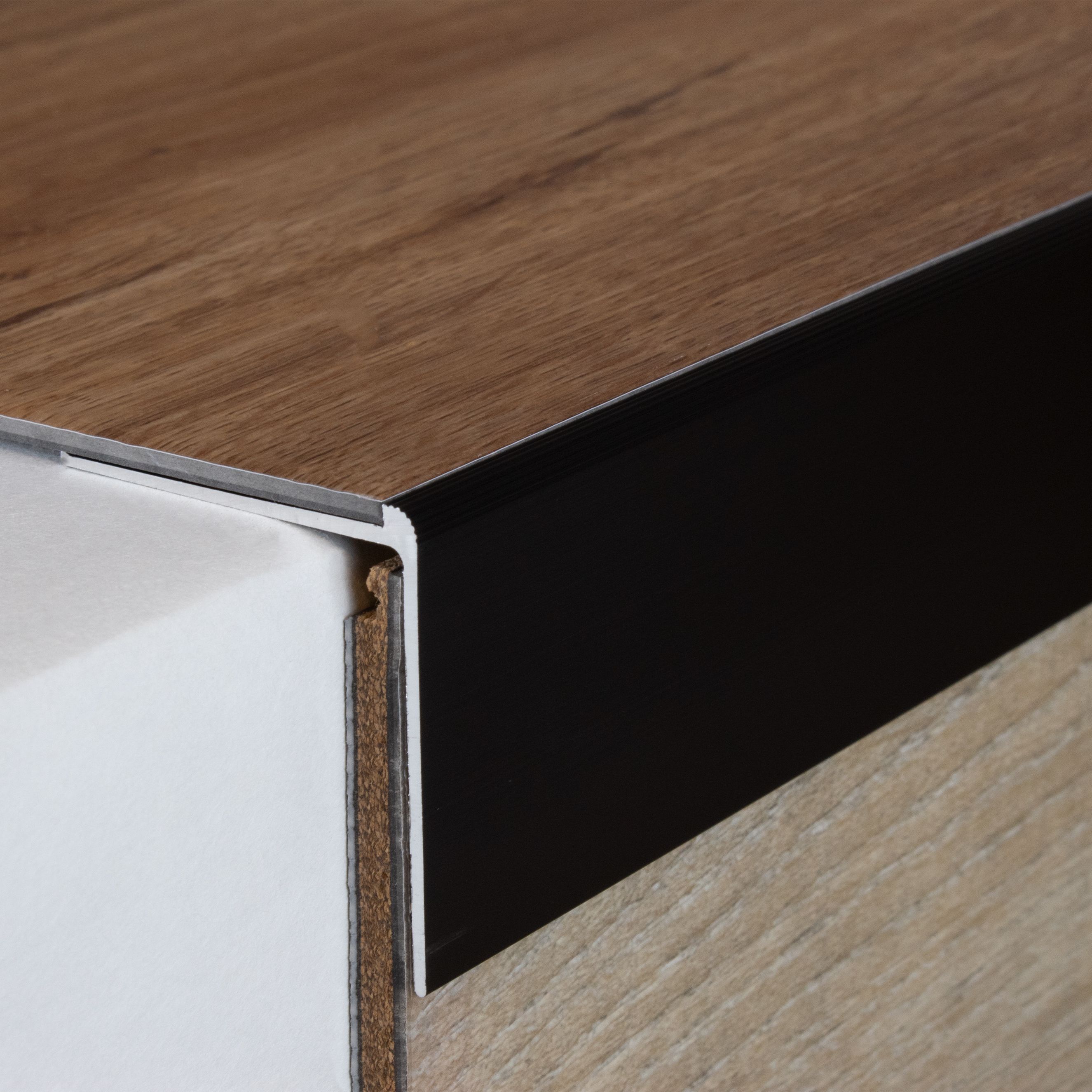 Profilo angolare e bordo per scale PROVISTON Aulla Altezza 10 - 40 mm Altezza bordo 2 - 7 mm Alluminio