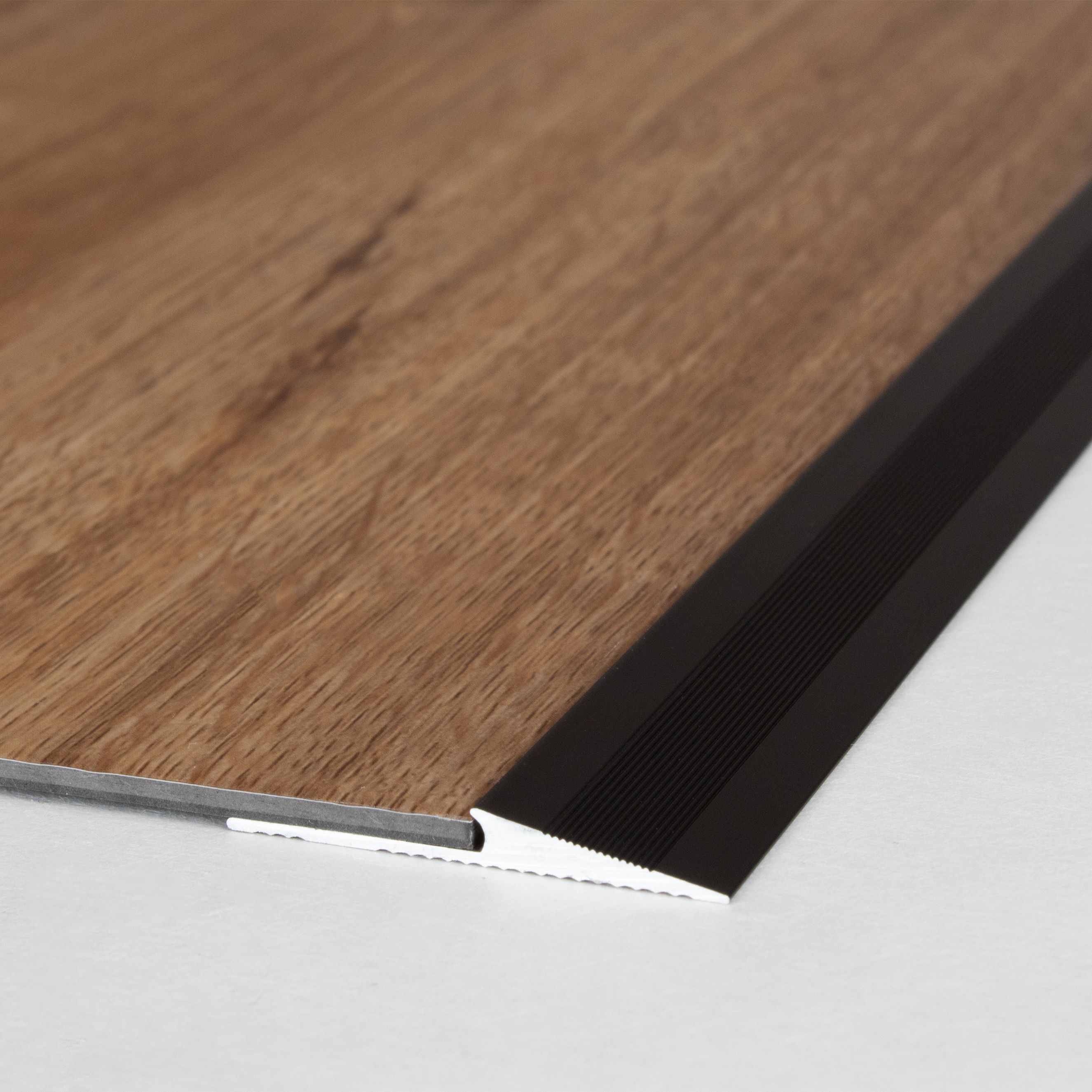 Profili di regolazione e altezza PROVISTON Broadford Larghezza 33 - 43 mm Altezza bordo 2 - 5 mm Alluminio