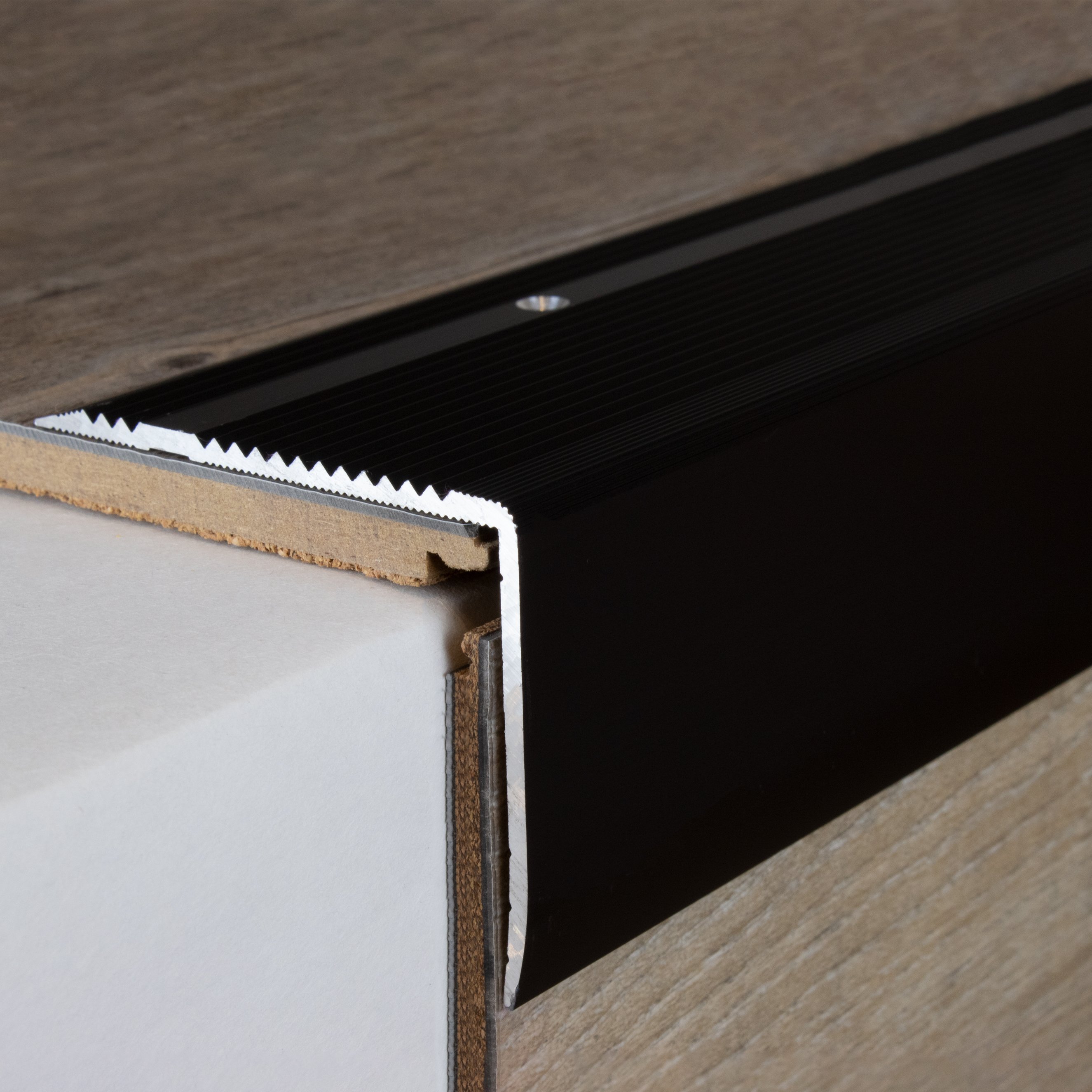 Profili per bordi e angoli delle scale PROVISTON Altezza 55 mm Larghezza 69 mm Alluminio anodizzato