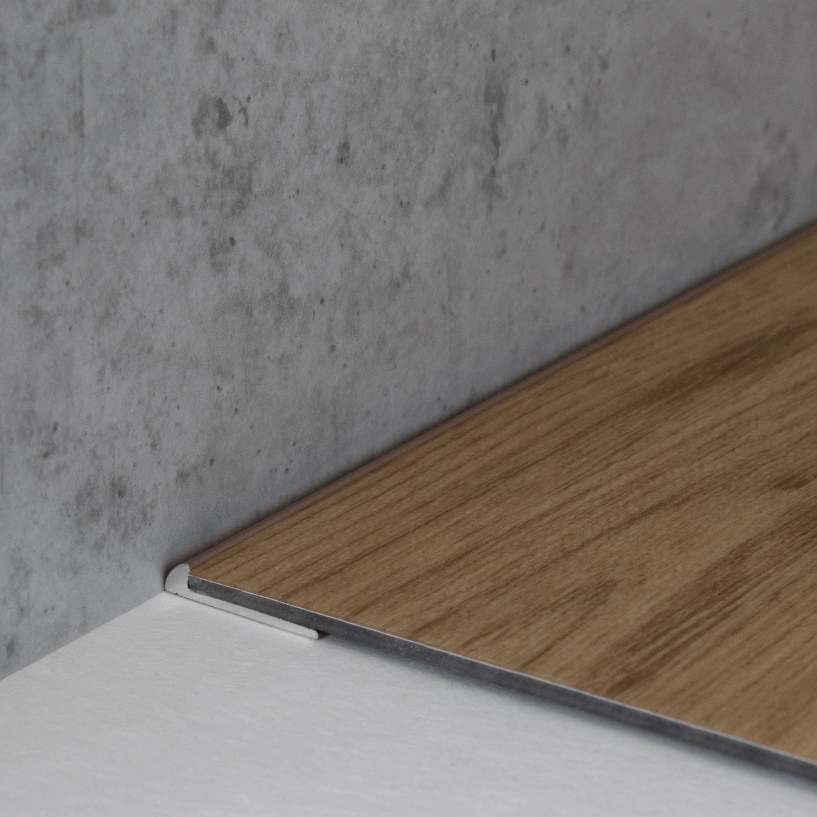 Profili di finitura e bordi PROVISTON Wexford Larghezza 18 mm L 2700 mm Alluminio anodizzato