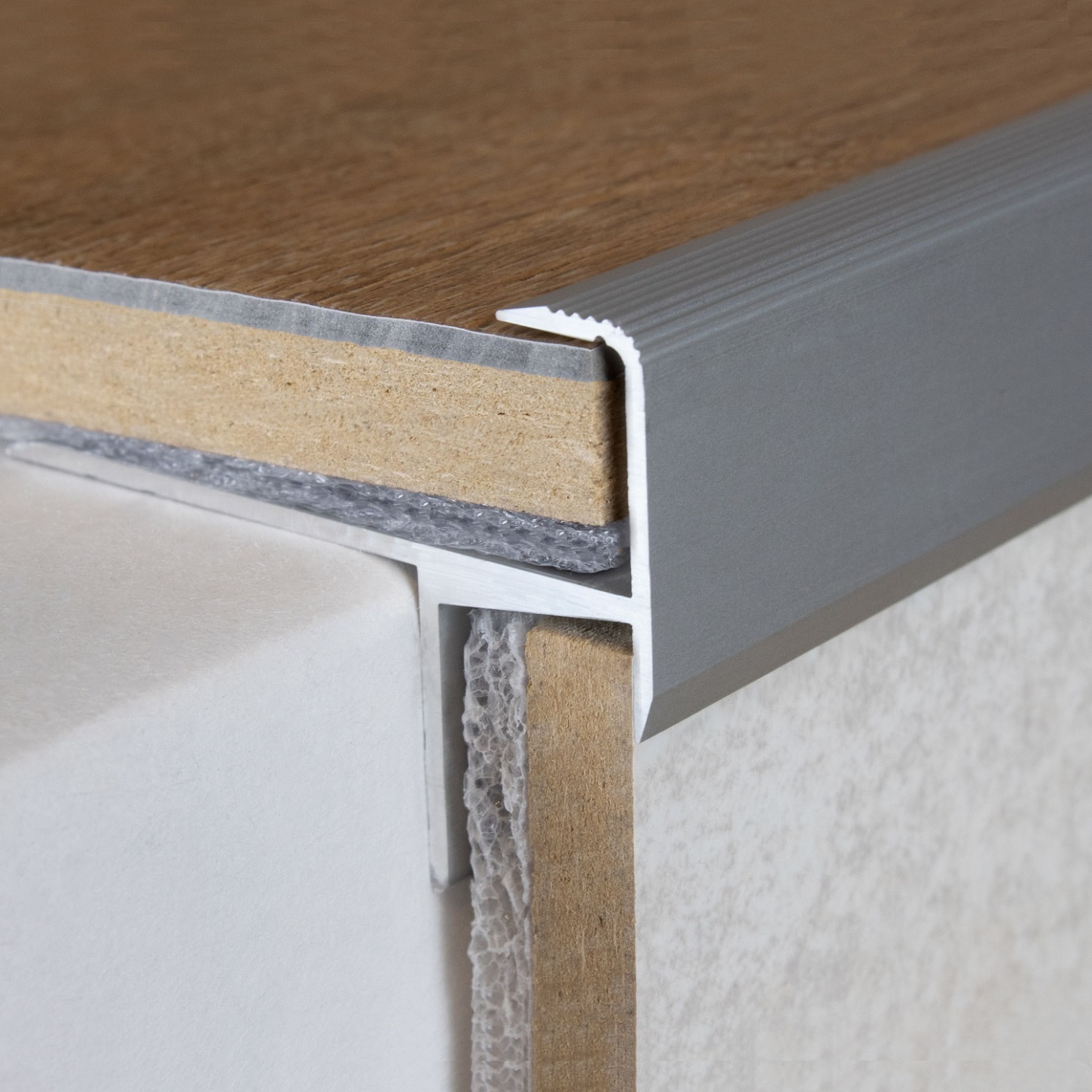 Profili per bordi e angoli delle scale PROVISTON Cardale H 34,8 mm W 47,8 mm Altezza bordo 13,3 mm