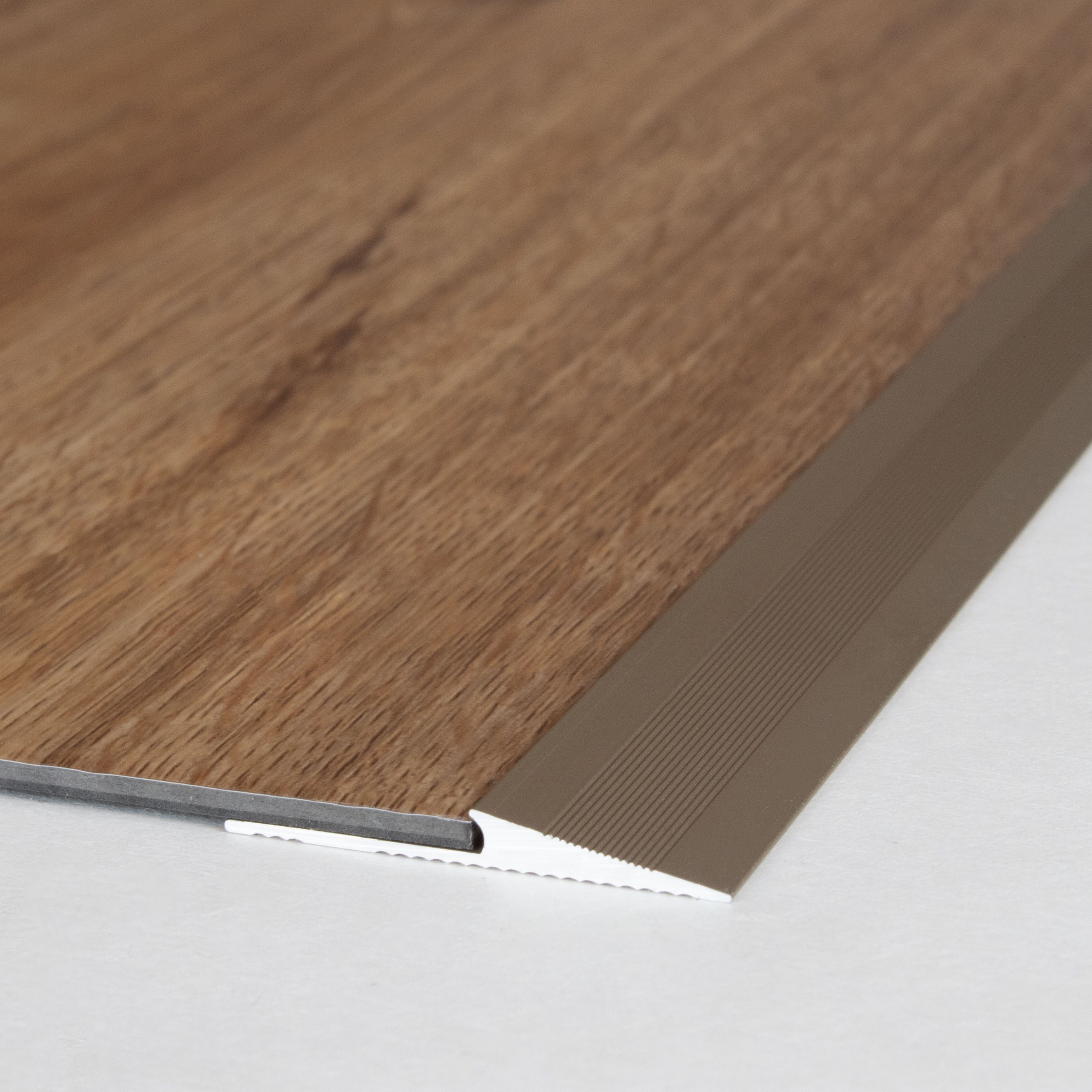 Profili di regolazione e altezza PROVISTON Broadford Larghezza 33 - 43 mm Altezza bordo 2 - 5 mm Alluminio