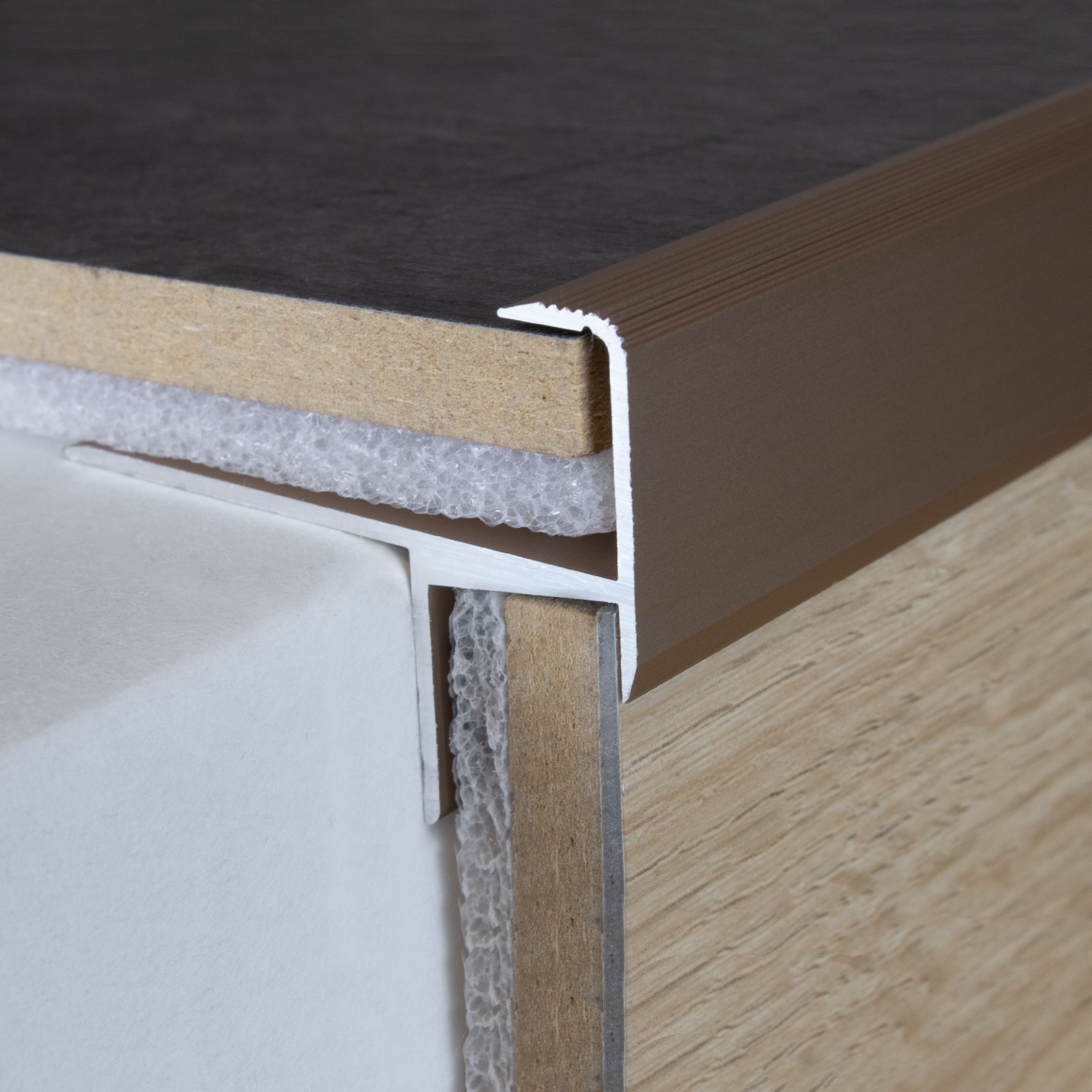 Profili per bordi e angoli delle scale PROVISTON Springhill H 36,8 mm W 49,8 mm Altezza bordo 15,3 mm