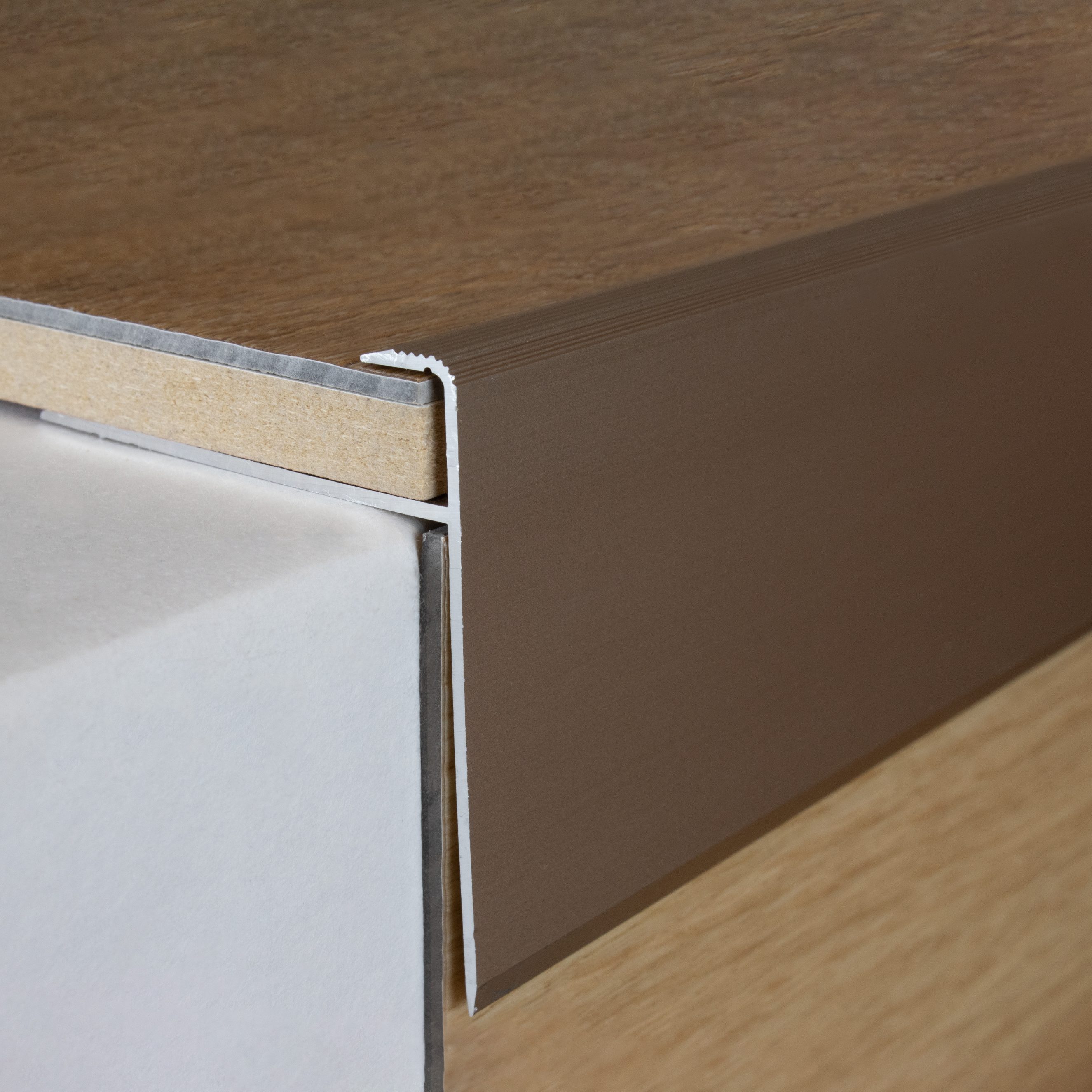 Profili di bordatura e finitura PROVISTON Castlebar H 54 mm W 50 mm altezza bordatura 10 mm alluminio anodizzato