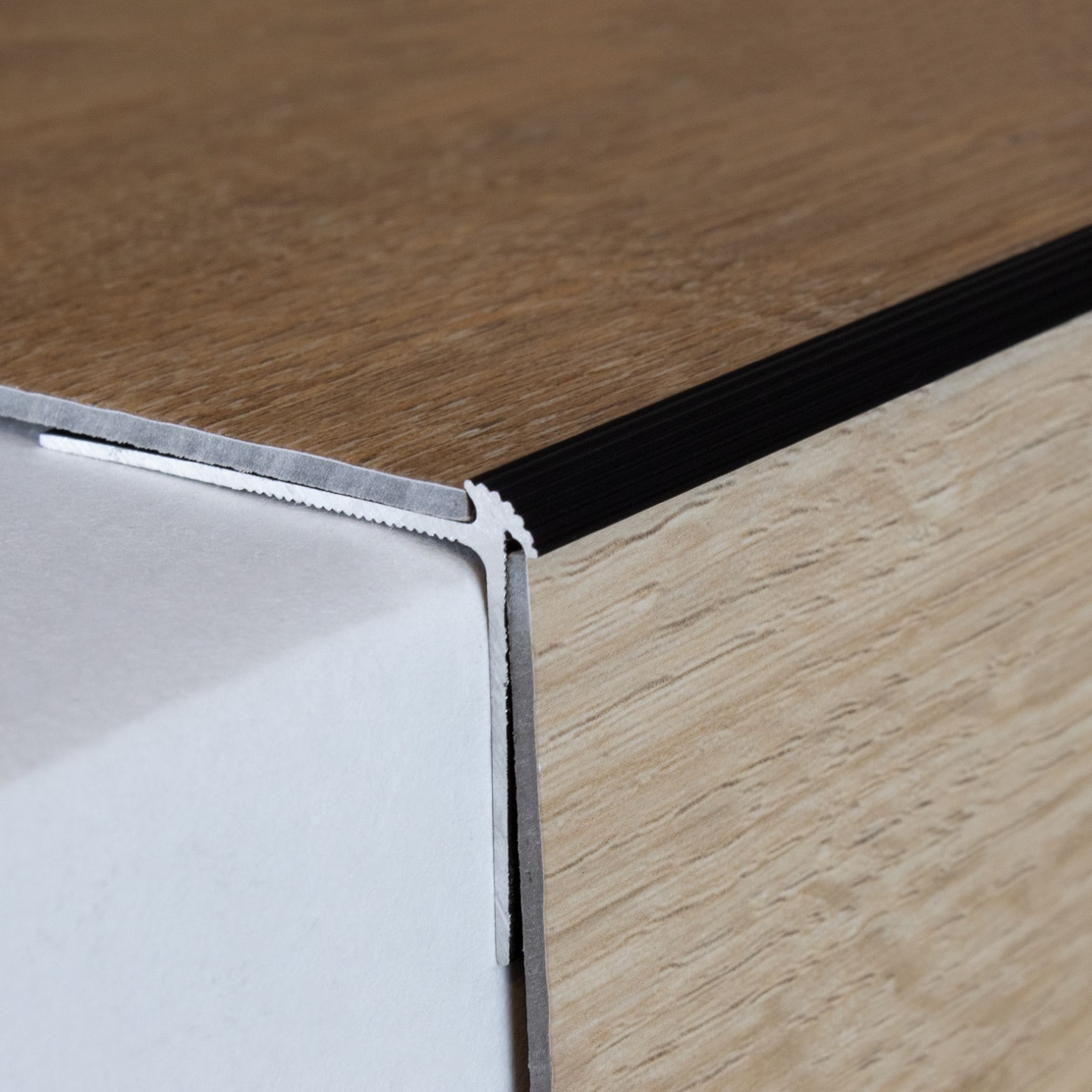 Profili per gradini e angolari Auer Lévis H 30 mm W 40 mm Altezza bordo 2,5 mm alluminio anodizzato