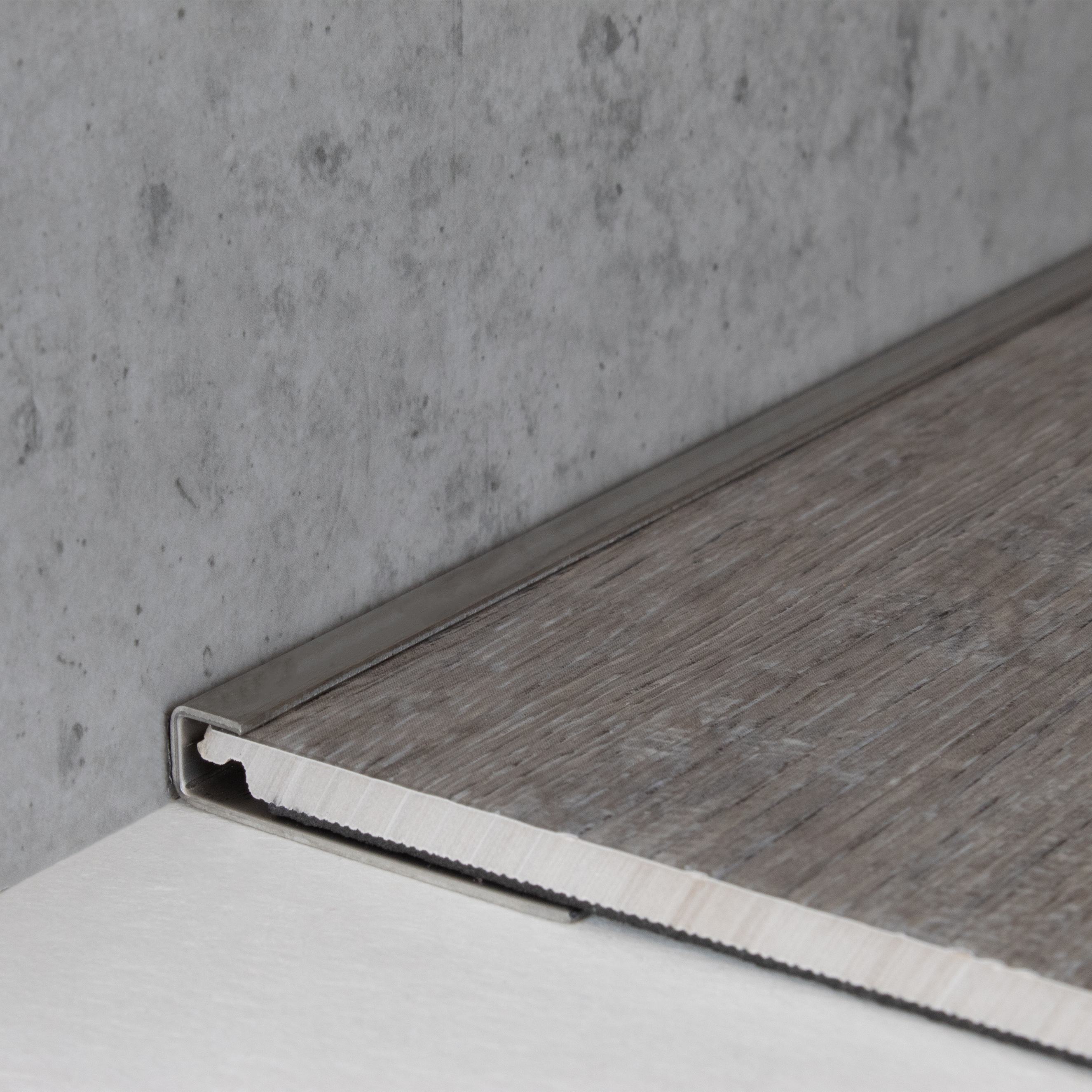 Profili di finitura e bordi PROVISTON Craigmont Altezza 6 - 23 mm Larghezza 34 mm Lunghezza 2500 mm Acciaio inossidabile