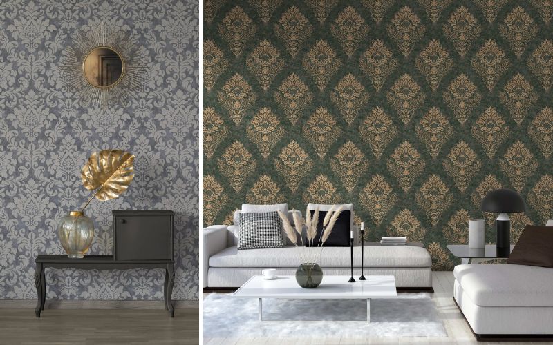 Stilvolle Barock Tapeten im Wohnbereich: links eine graue Ornamenttapete mit floralem Muster und goldenen Dekoelementen, rechts eine dunkelgrüne Barocktapete mit goldenen Ornamenten in einem modernen Wohnzimmer mit Sofa und Couchtisch 