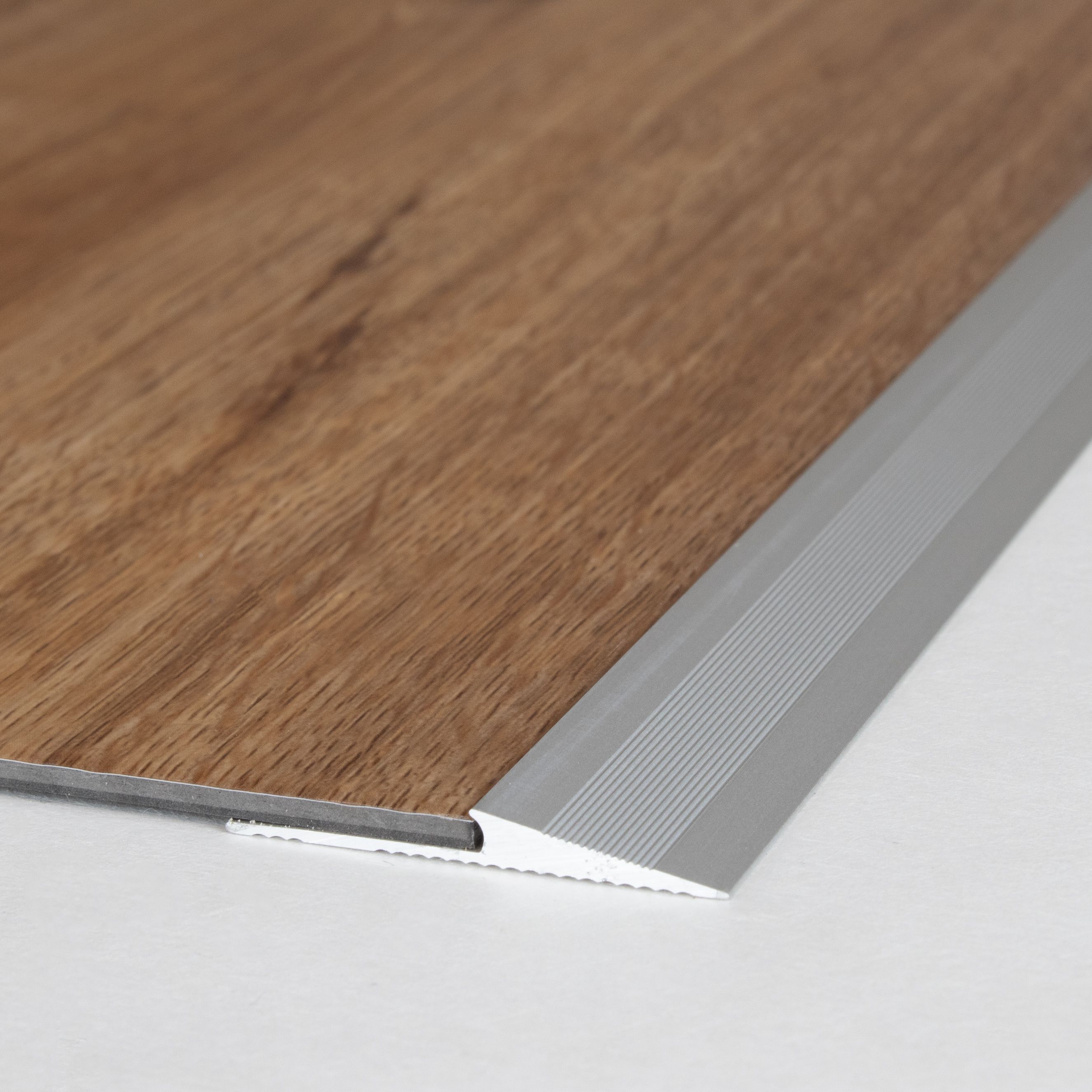 Profili di regolazione e altezza PROVISTON Broadford Larghezza 33 - 43 mm Altezza bordo 2 - 5 mm Alluminio