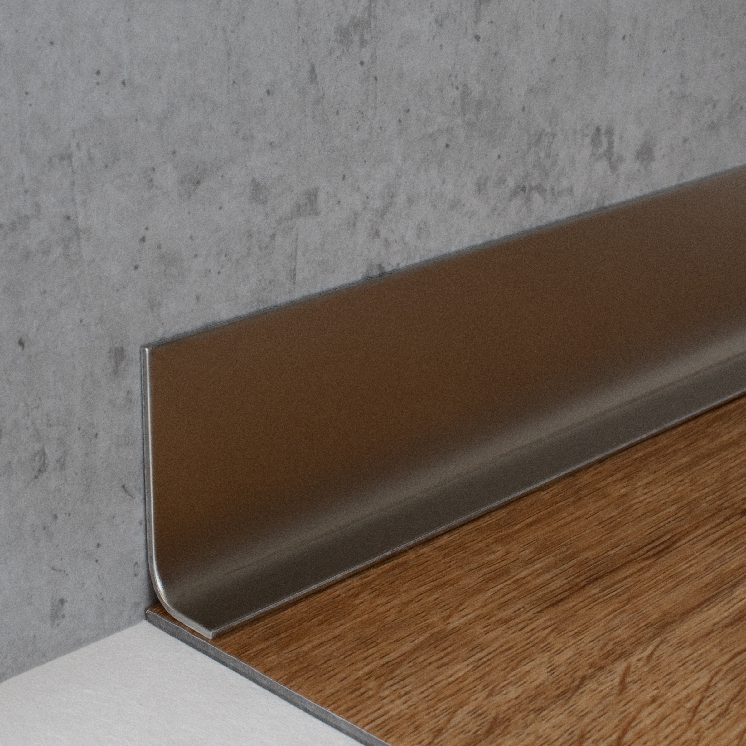 Battiscopa in metallo Auer, altezza 40 mm, angolo 135°, battiscopa in acciaio inox, impermeabile, moderno