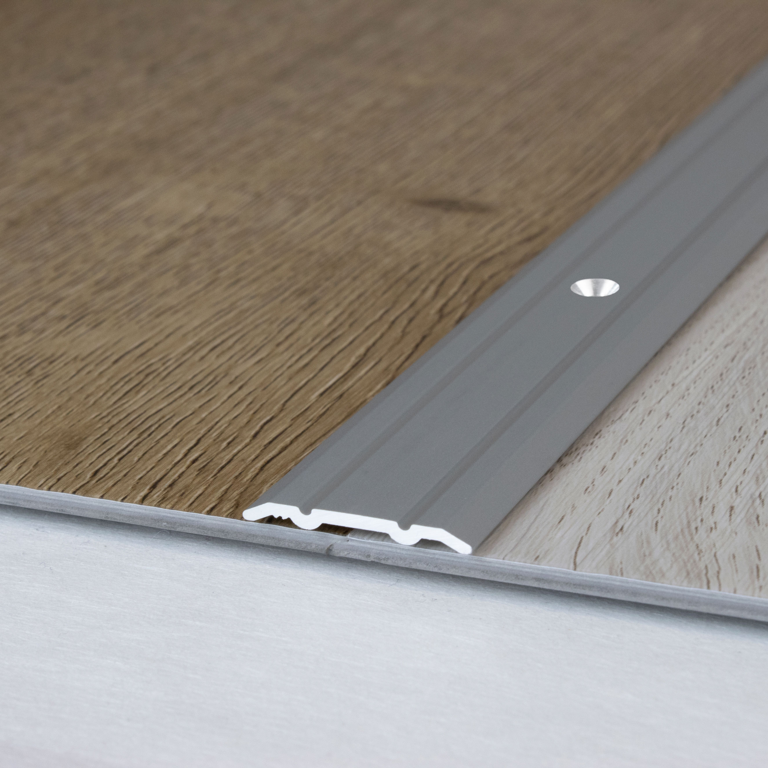 Profilo di transizione Auer Alkmaar H 2,3 mm W 24,5 mm Binario di transizione in alluminio anodizzato