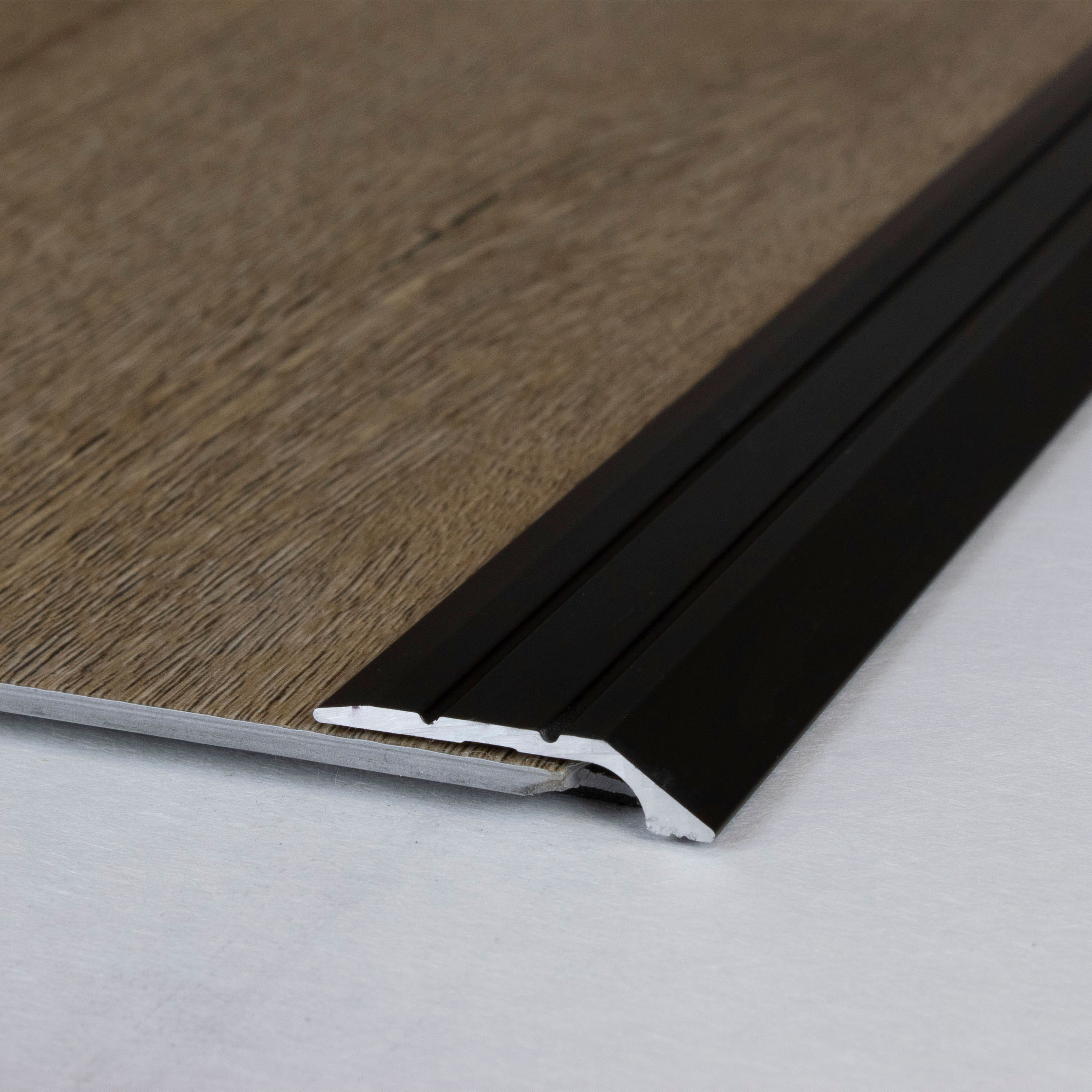 Profili di bordatura e finitura Auer Maryville B 30 mm altezza bordatura 4,5 mm alluminio anodizzato