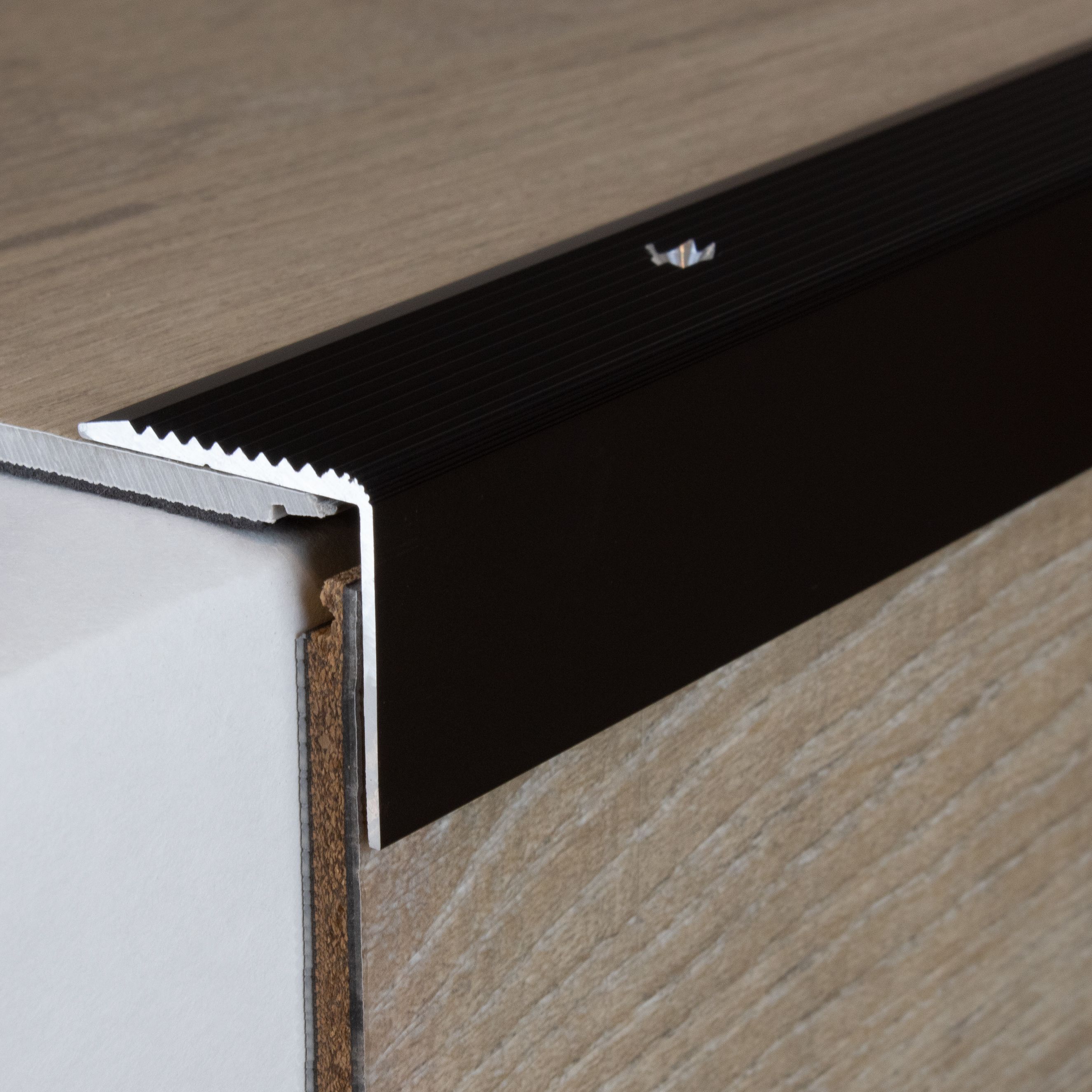 Profili per bordi e angoli delle scale, larghezza 30 mm, altezza 22-52 mm, spessore del materiale: 2 mm, PROVISTON