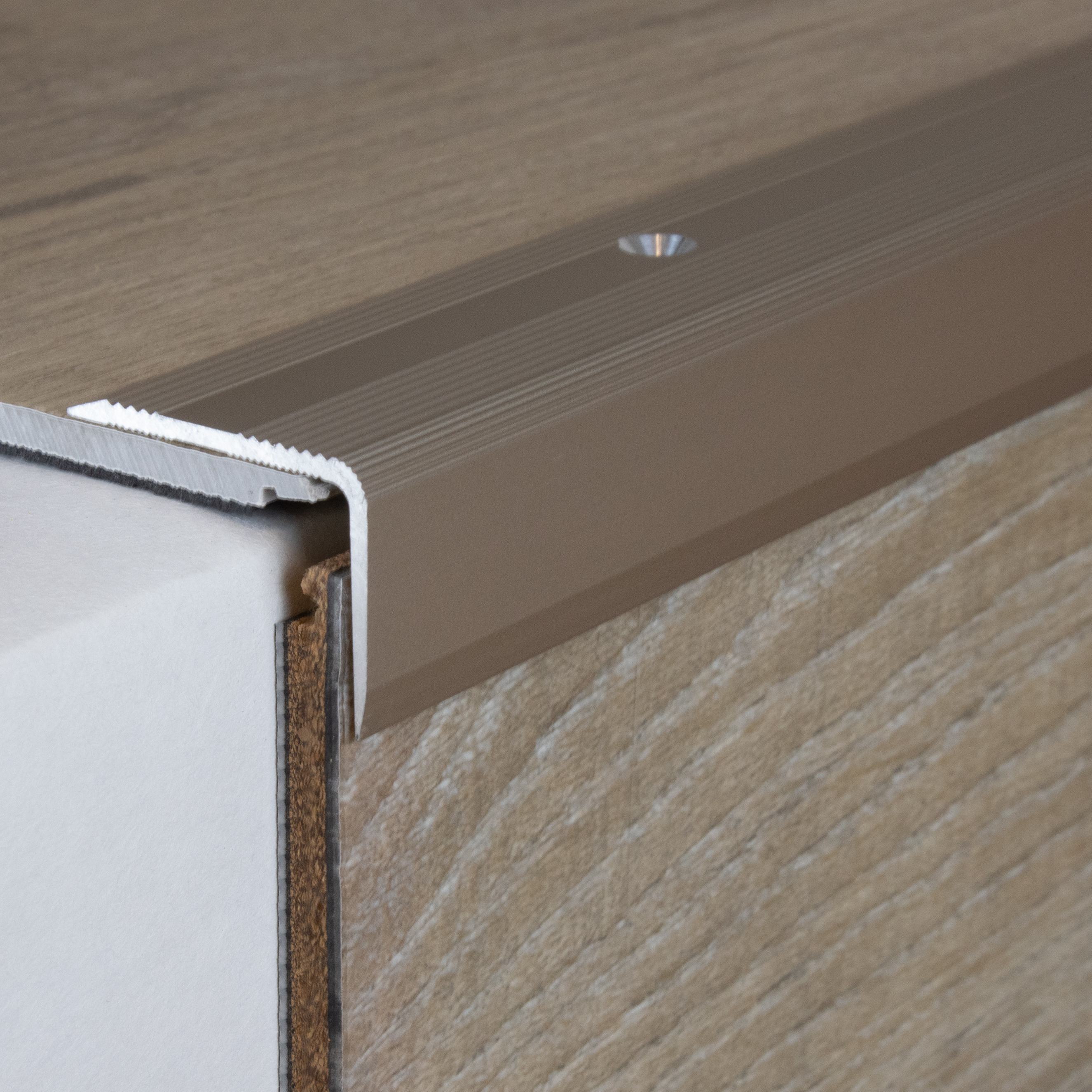 Profili per bordi e angoli delle scale, larghezza 30 mm, altezza 22-52 mm, spessore del materiale: 2 mm, PROVISTON