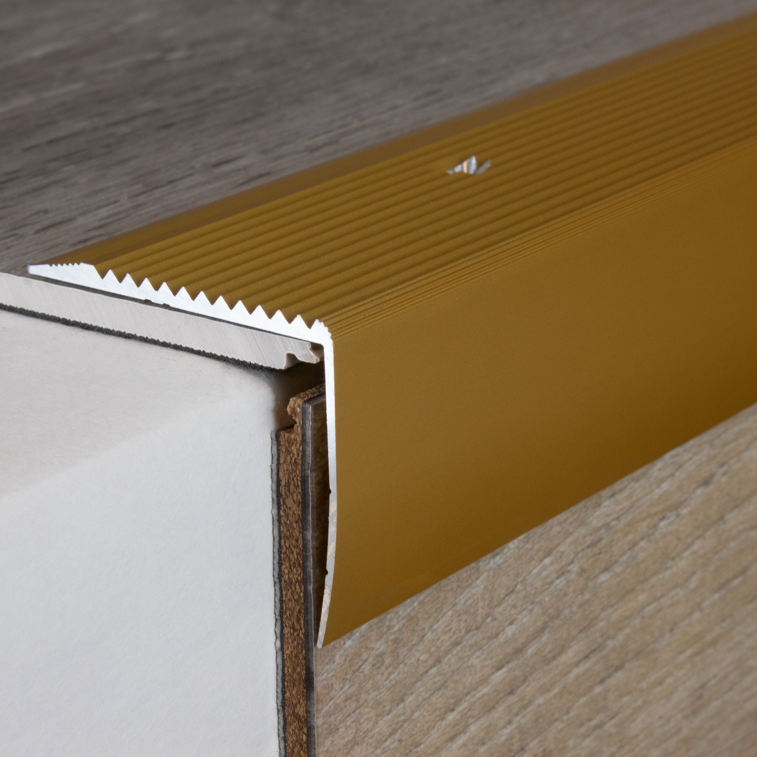 Profili per bordi e angoli delle scale PROVISTON Vena Altezza 42 mm Larghezza 50 mm Alluminio anodizzato