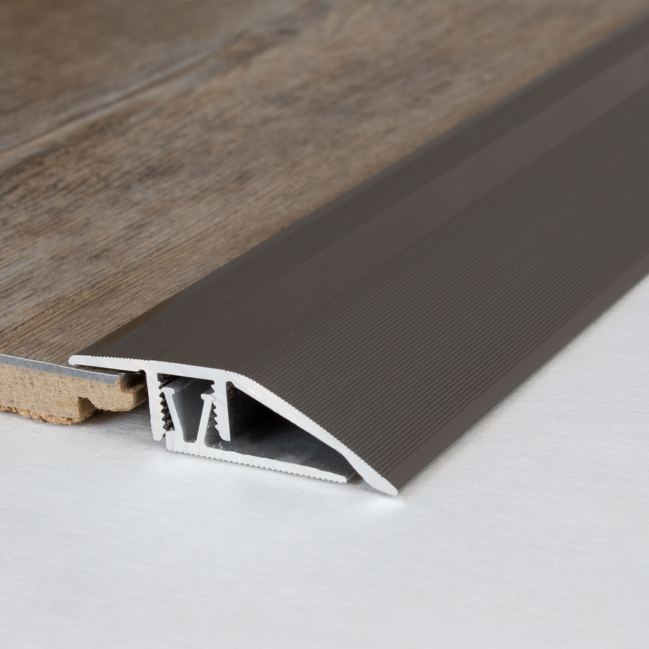 Profili di altezza e regolazione PROVISTON Toronto B 41 mm Altezza bordo 7 - 10 mm Alluminio anodizzato