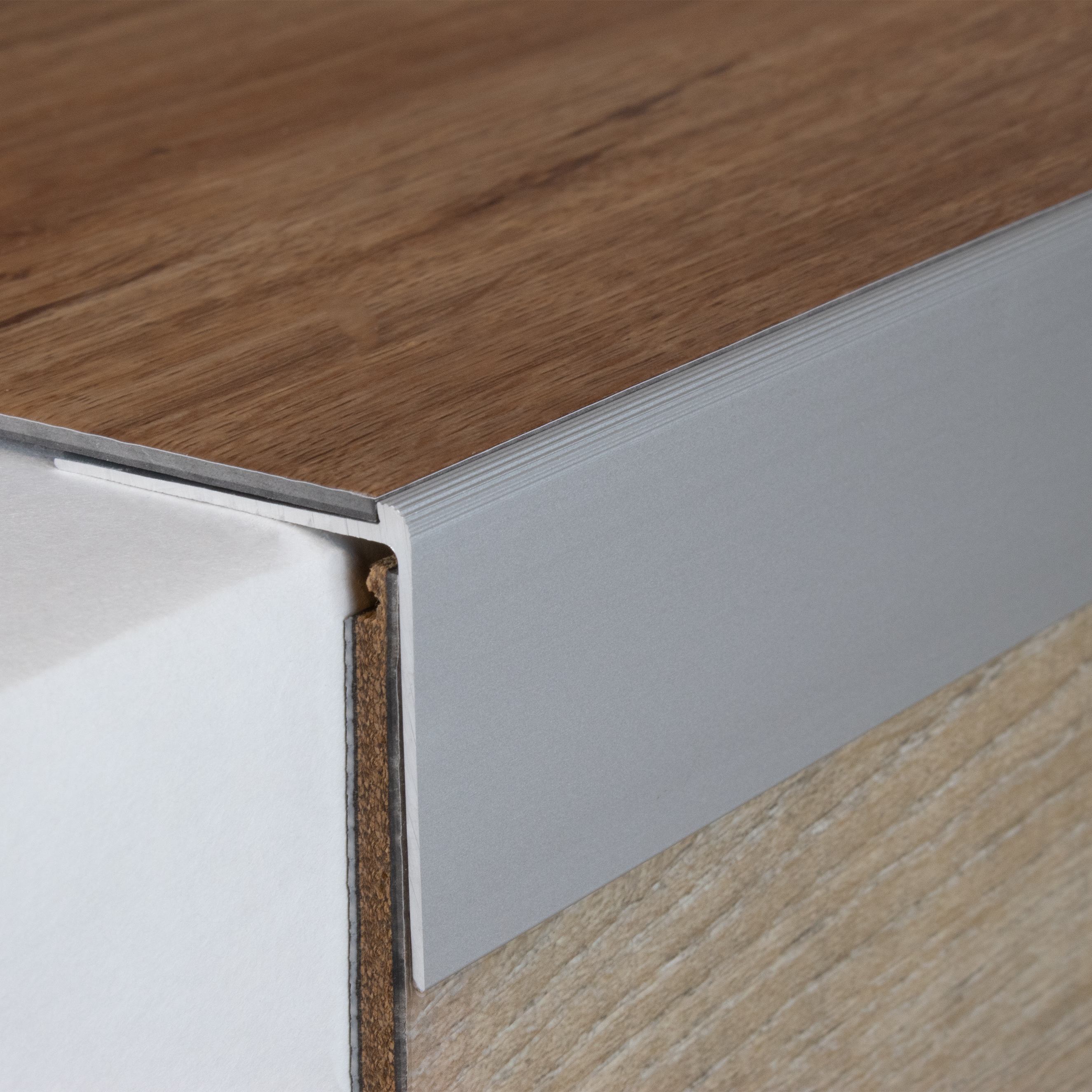 Profilo angolare e bordo per scale PROVISTON Aulla Altezza 10 - 40 mm Altezza bordo 2 - 7 mm Alluminio