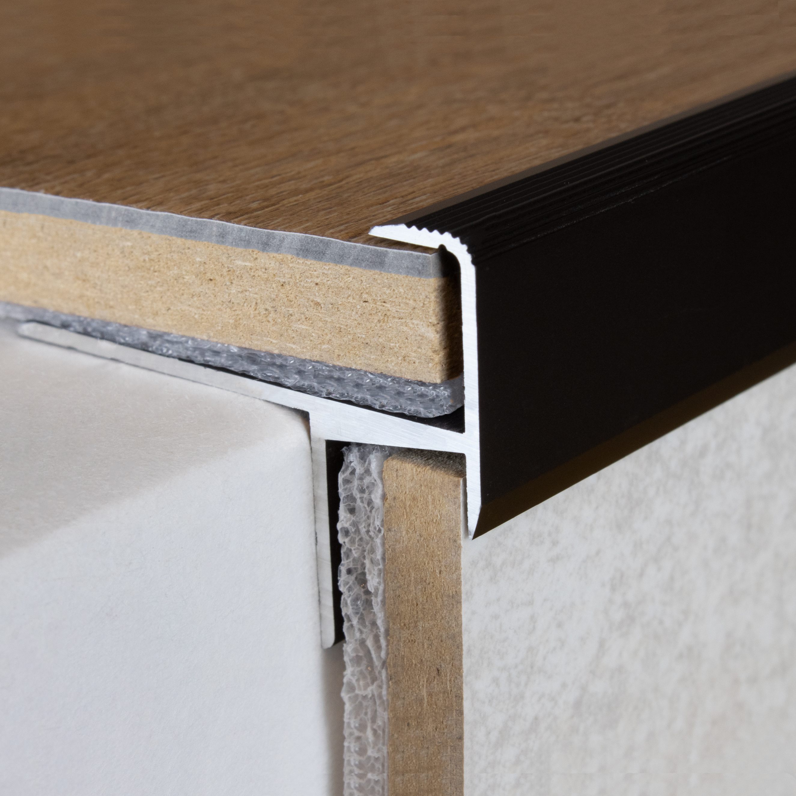 Profili per bordi e angoli delle scale PROVISTON Cardale H 34,8 mm W 47,8 mm Altezza bordo 13,3 mm