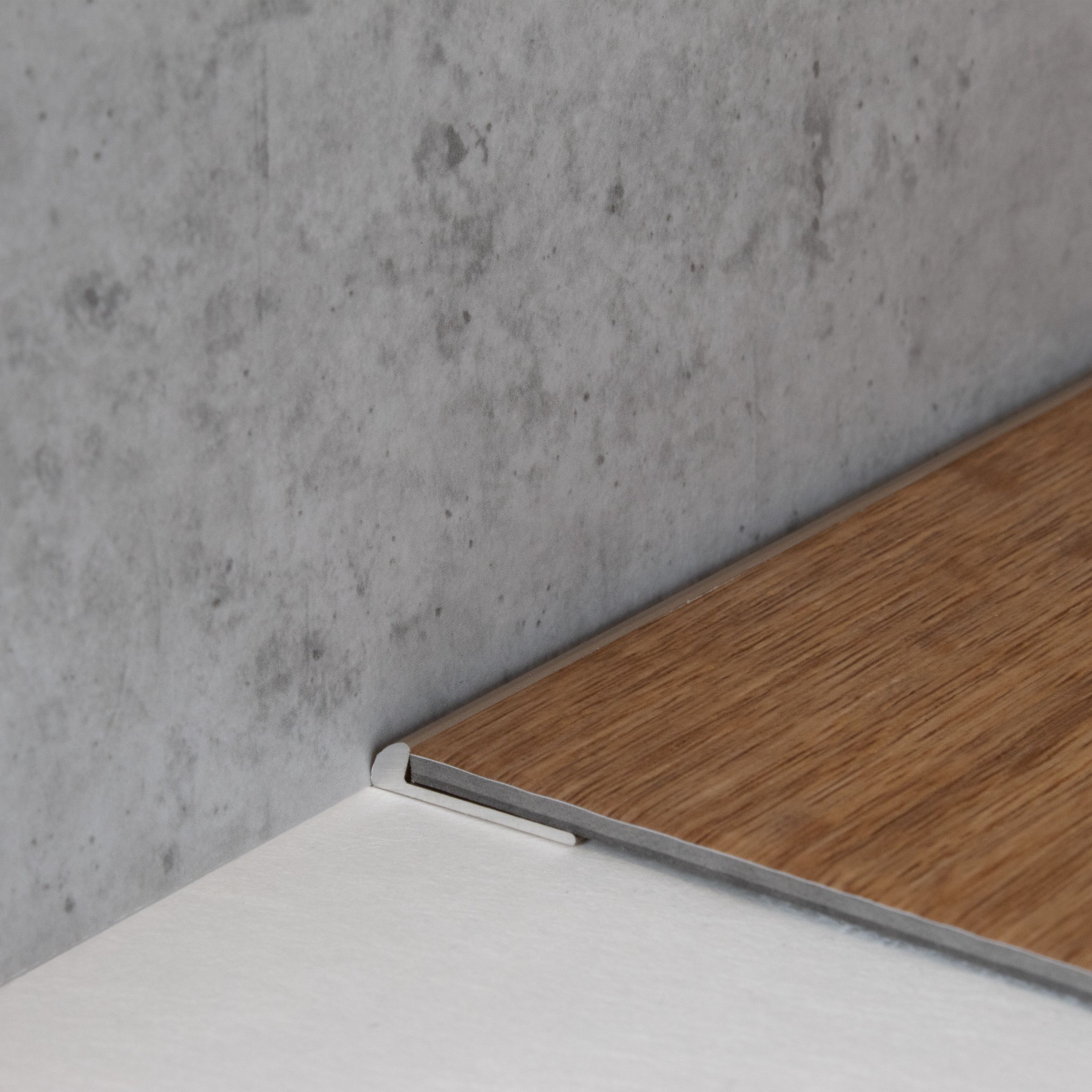 Profili di finitura e bordi PROVISTON Wexford Larghezza 18 mm L 2700 mm Alluminio anodizzato