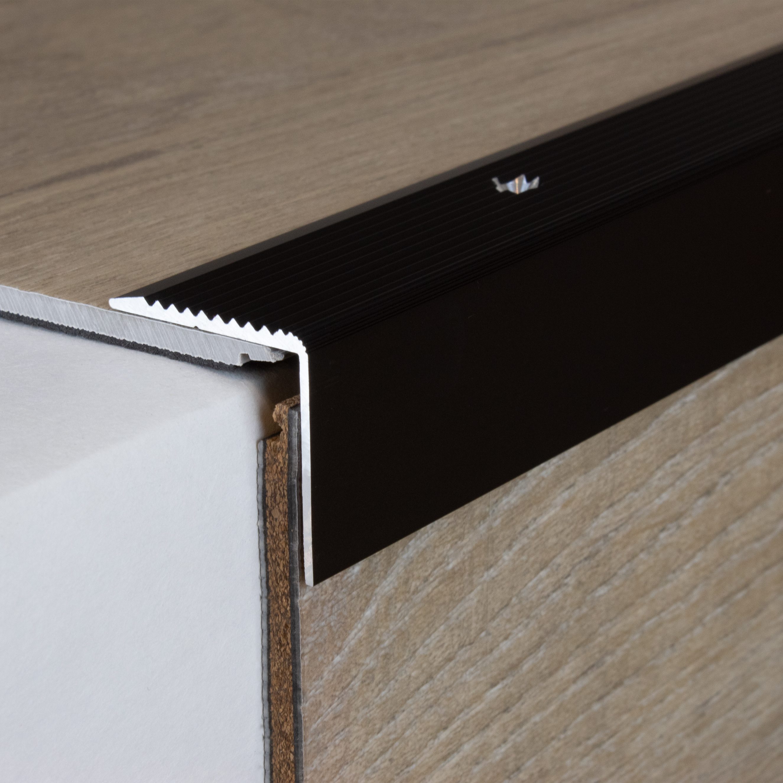 Profili per bordi e angoli delle scale PROVISTON Severina Altezza 30 mm Larghezza 30 mm Alluminio