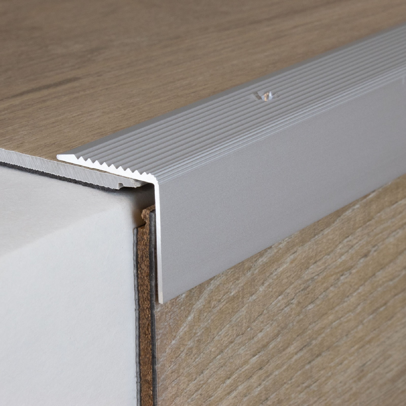 Profili per bordi e angoli delle scale PROVISTON Severina Altezza 30 mm Larghezza 30 mm Alluminio