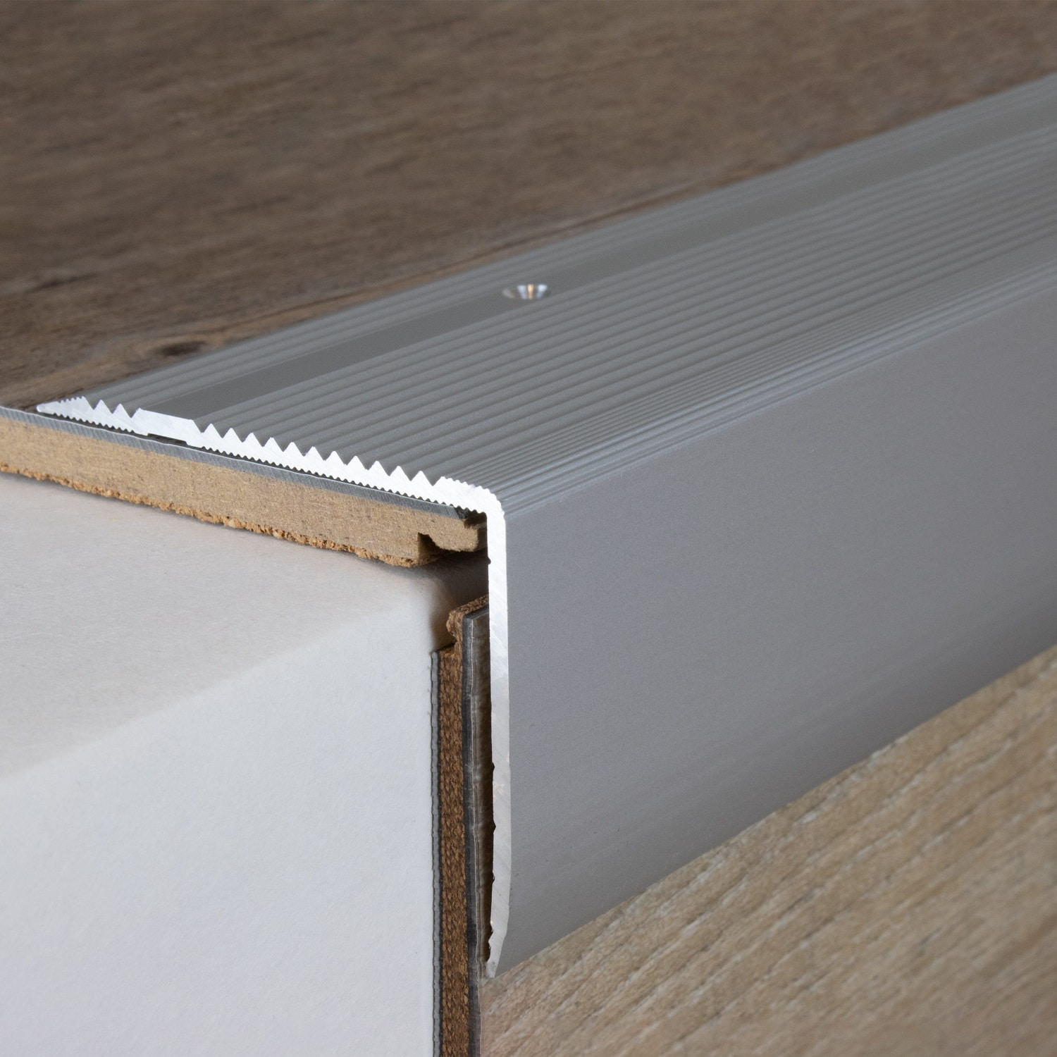 Profili per bordi e angoli delle scale PROVISTON Altezza 55 mm Larghezza 69 mm Alluminio anodizzato