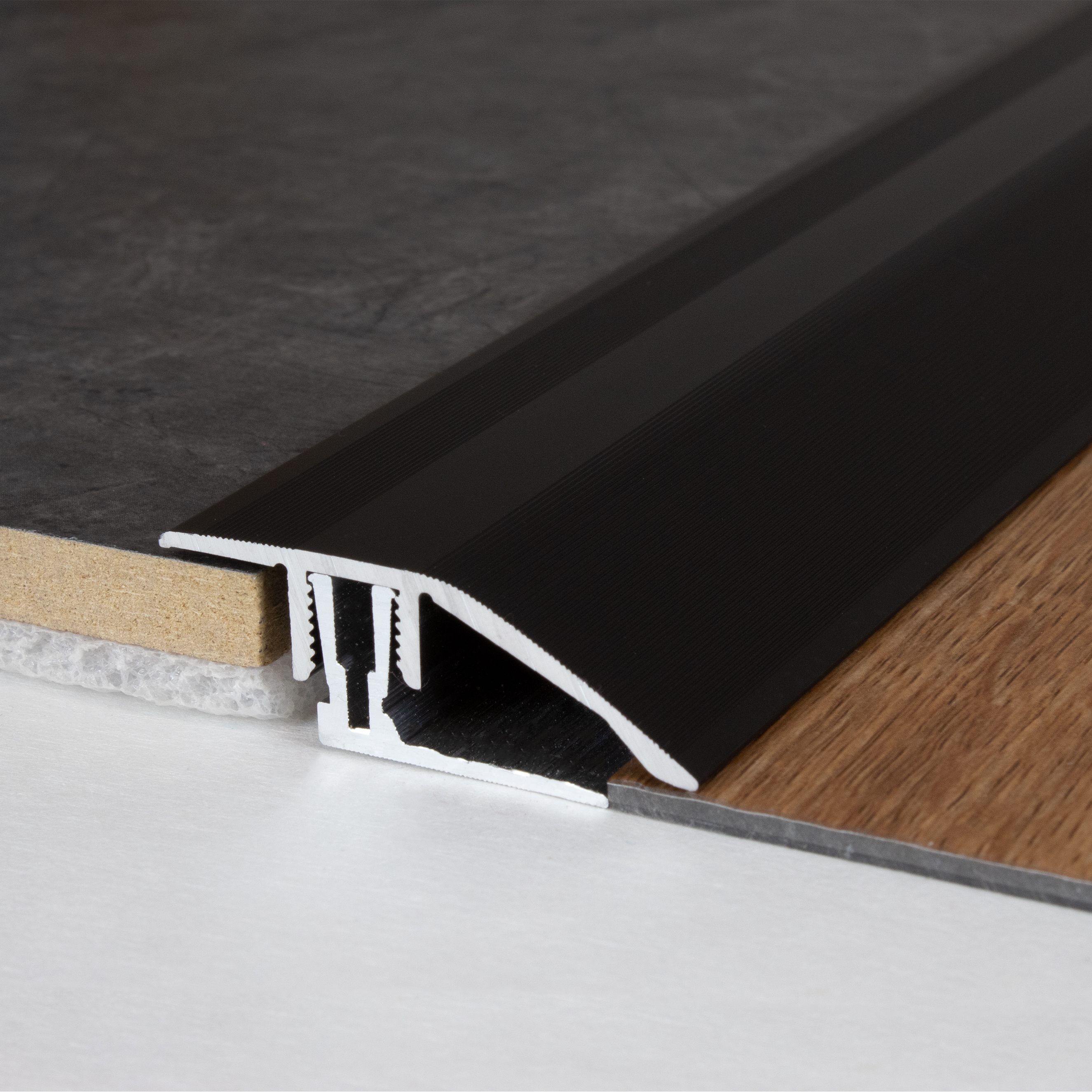 Profili di altezza e regolazione PROVISTON Winnipeg B 41 mm Altezza bordo 11 - 15 mm Alluminio anodizzato