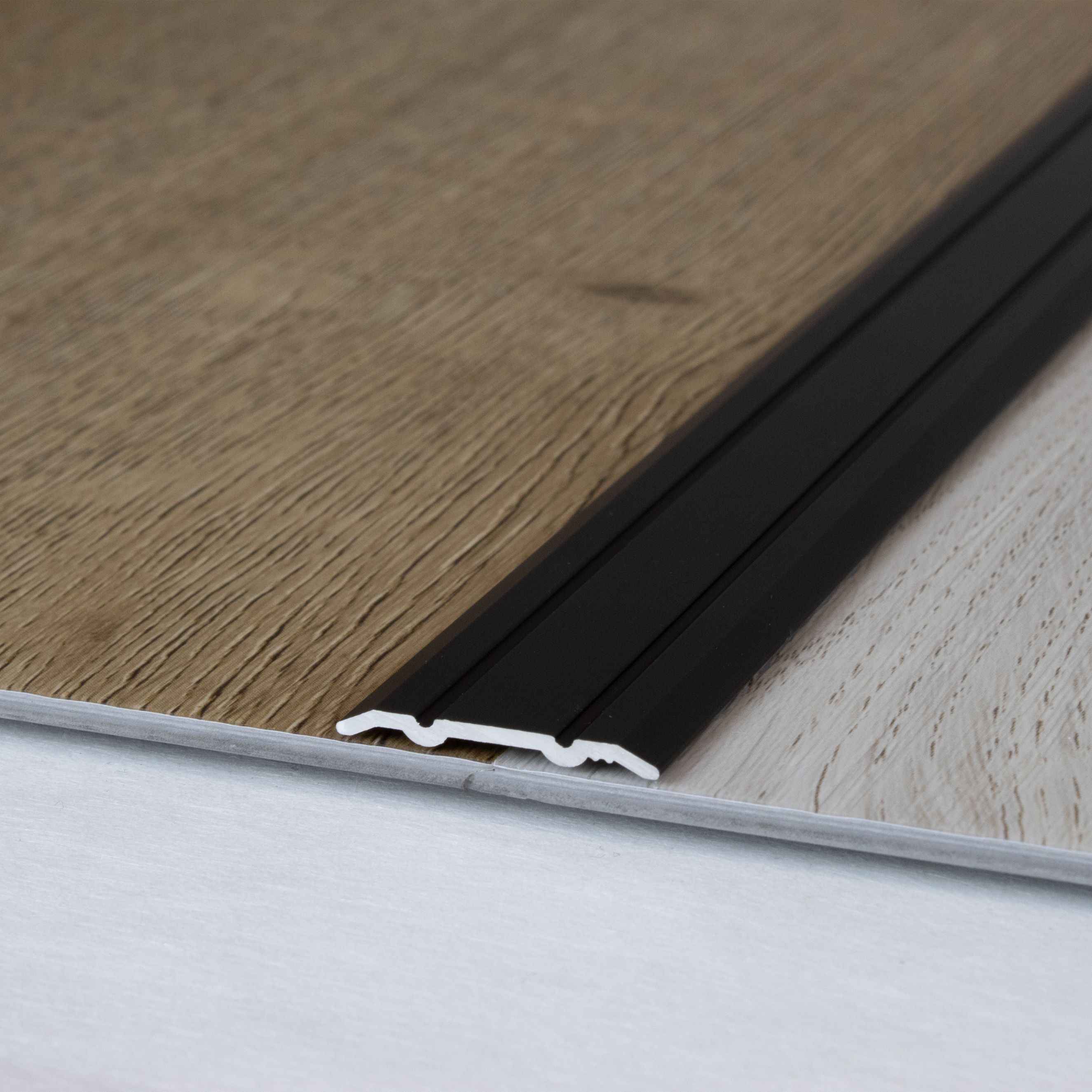 Profilo di transizione Auer Alkmaar H 2,3 mm W 24,5 mm Binario di transizione in alluminio anodizzato