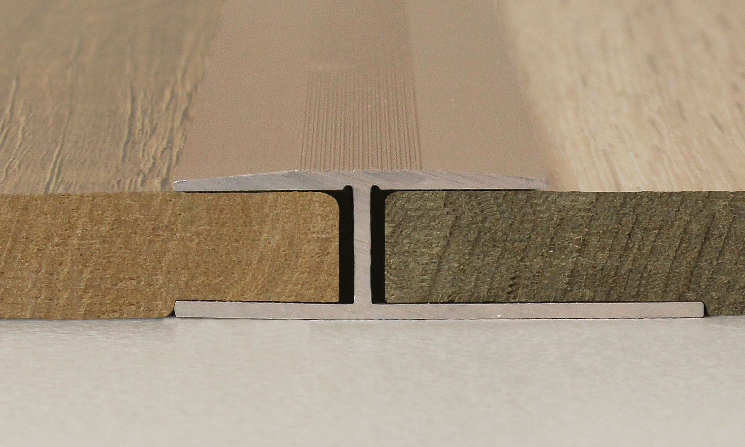 Profilo di transizione PROVISTON Madoc B, altezza bordo 38 mm, striscia di transizione 8,3 mm, alluminio anodizzato