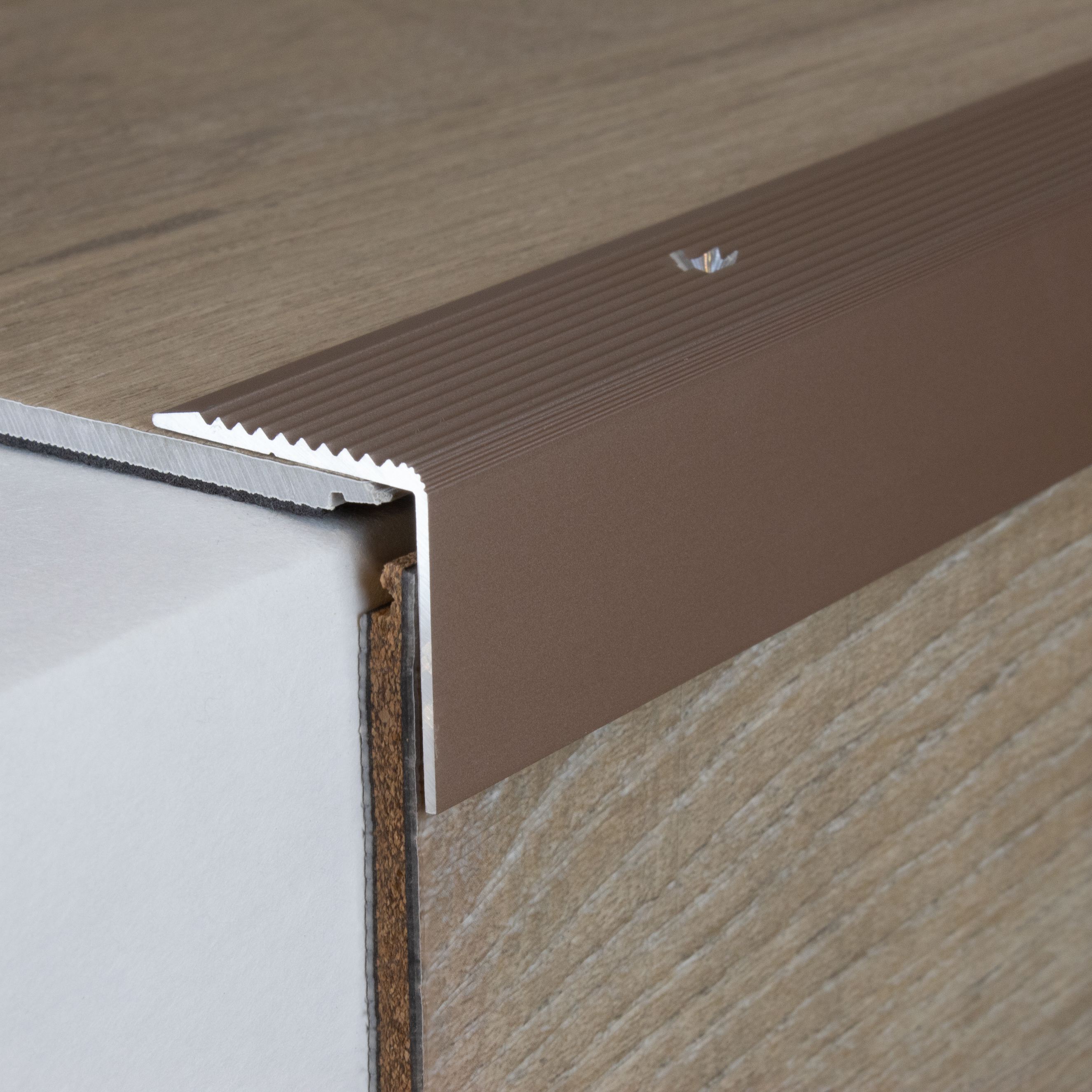 Profili per bordi e angoli delle scale PROVISTON Severina Altezza 30 mm Larghezza 30 mm Alluminio