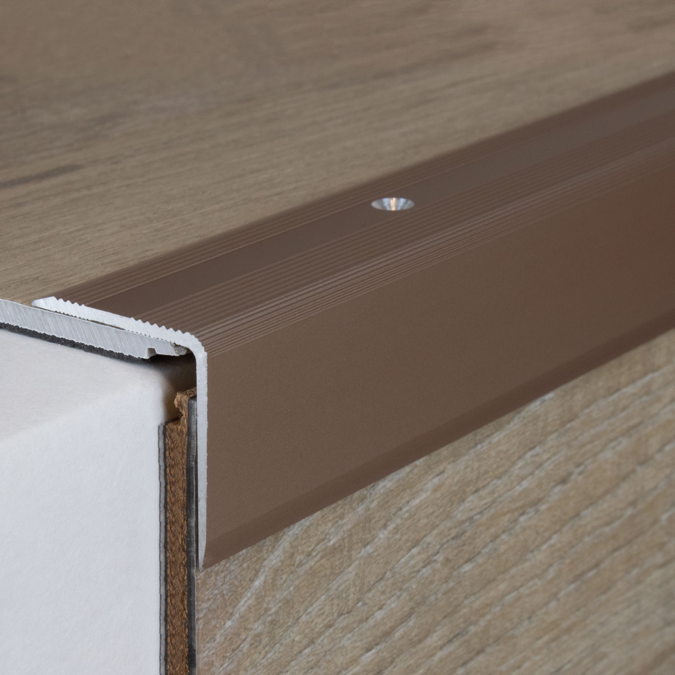 Profili per bordi e angoli delle scale, altezza 44 mm, larghezza 40 mm, spessore del materiale: 2 mm, PROVISTON