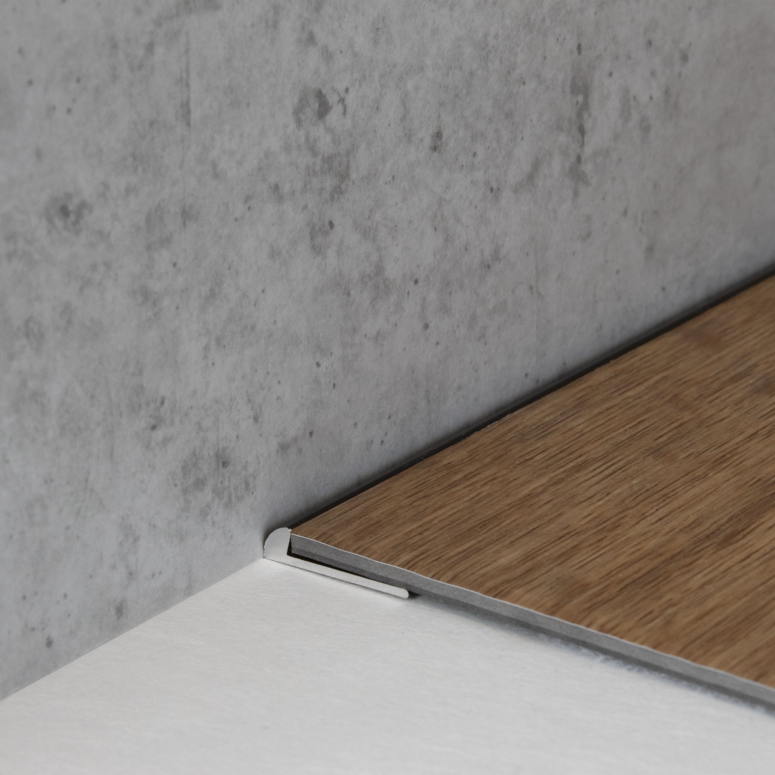 Profili di finitura e bordi PROVISTON Wexford Larghezza 18 mm L 2700 mm Alluminio anodizzato