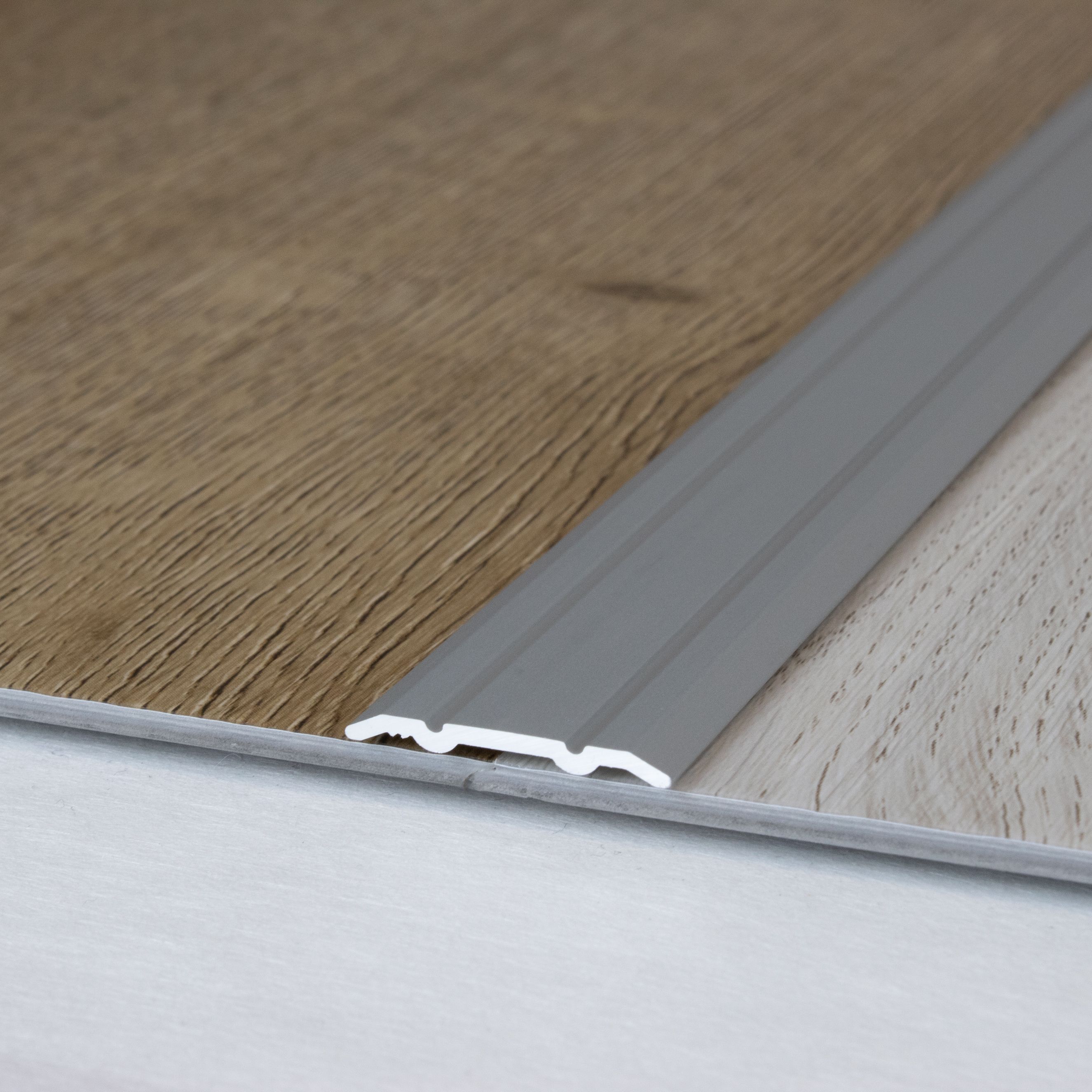 Profilo di transizione Auer Alkmaar H 2,3 mm W 24,5 mm Binario di transizione in alluminio anodizzato