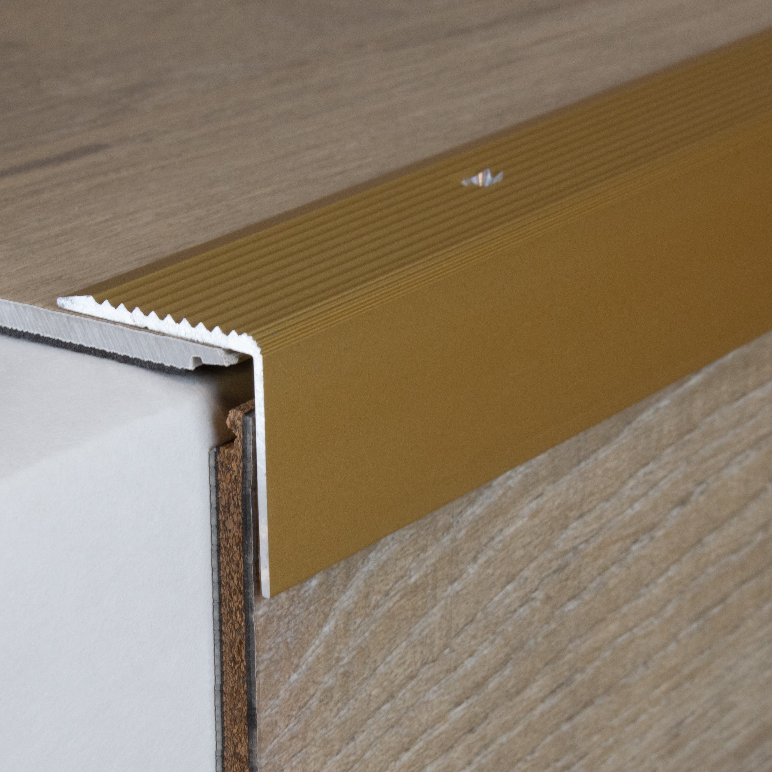 Profili per bordi e angoli delle scale, larghezza 30 mm, altezza 22-52 mm, spessore del materiale: 2 mm, PROVISTON