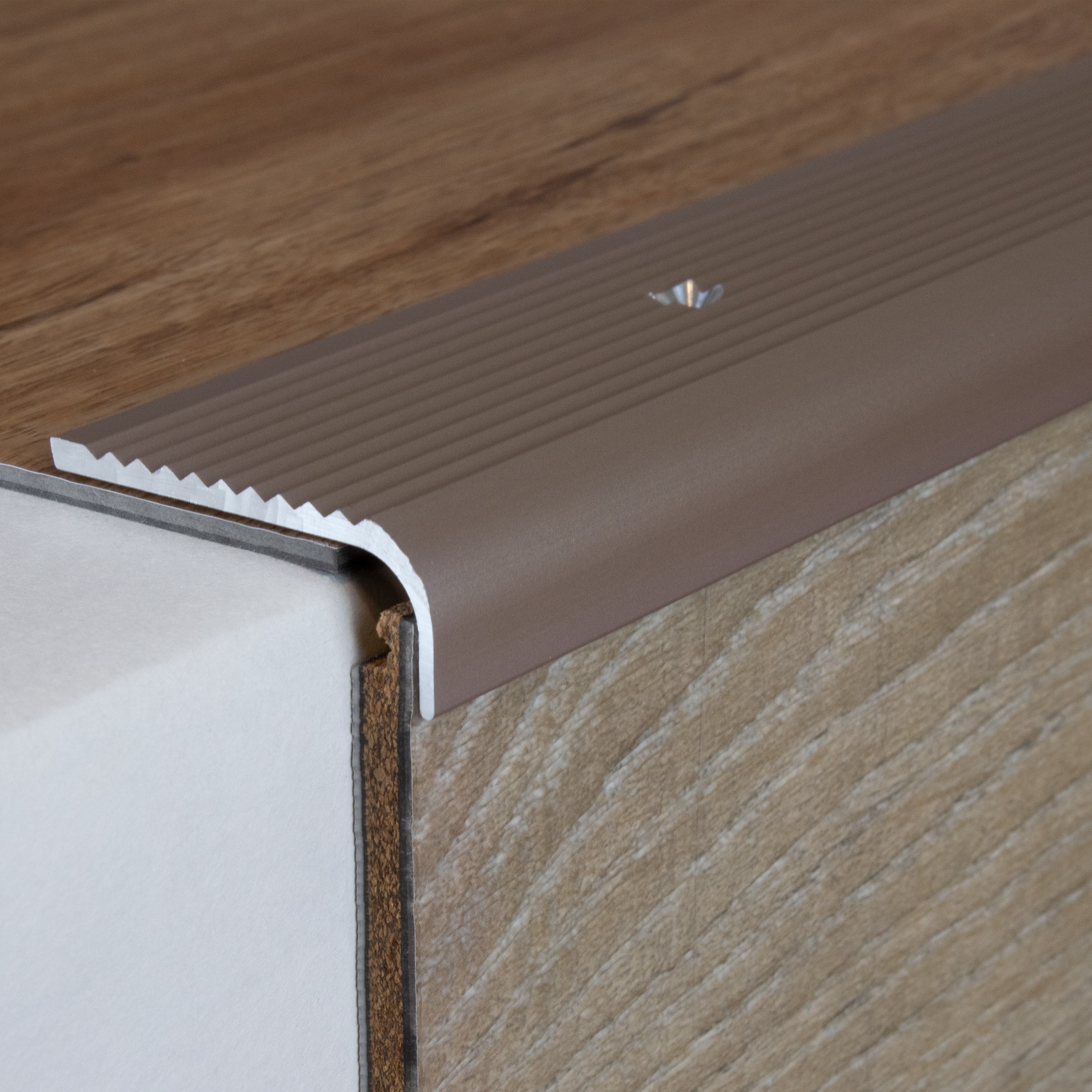 Profili per bordi e angoli delle scale PROVISTON Asti Altezza 15 mm Larghezza 40 mm Alluminio anodizzato