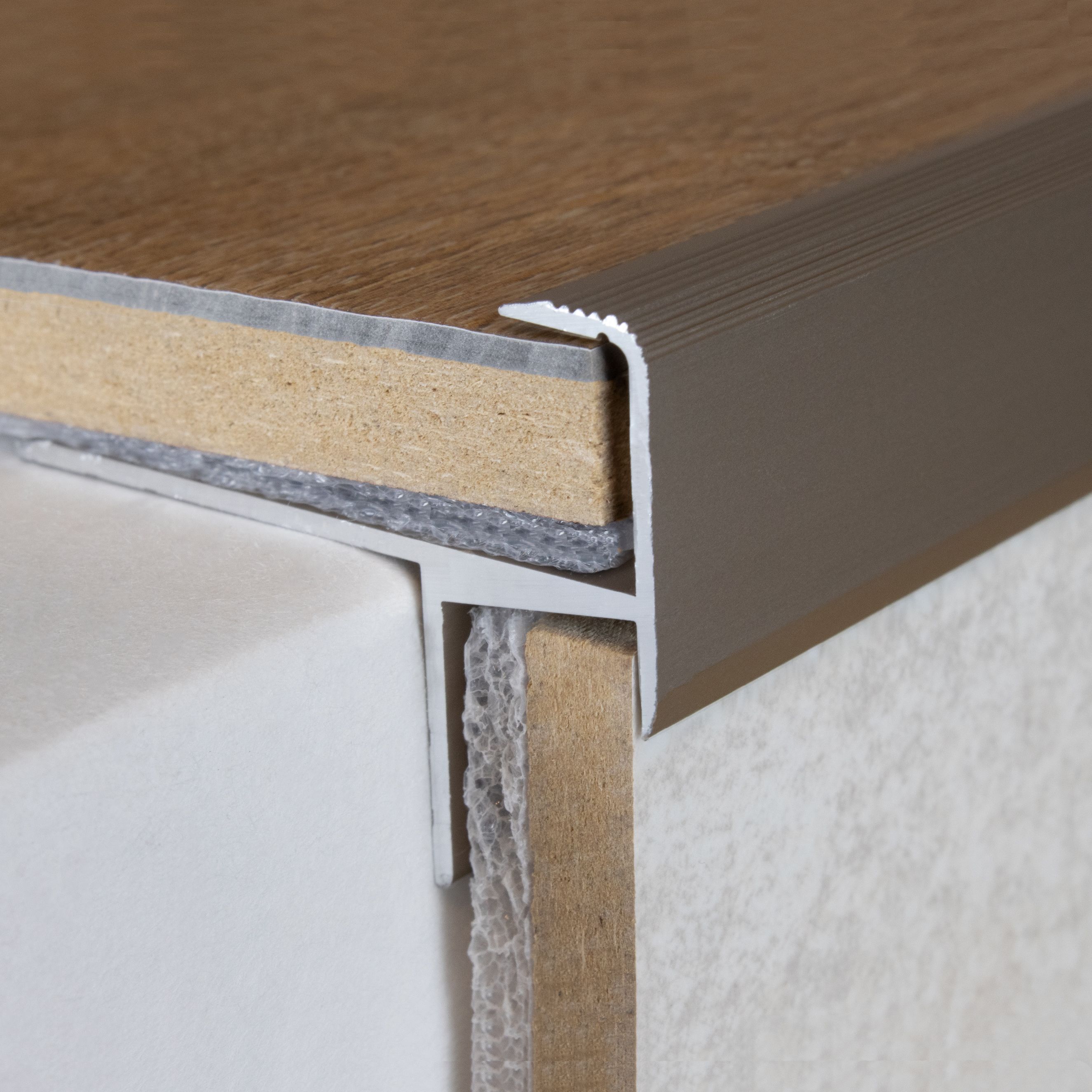 Profili per bordi e angoli delle scale PROVISTON Cardale H 34,8 mm W 47,8 mm Altezza bordo 13,3 mm