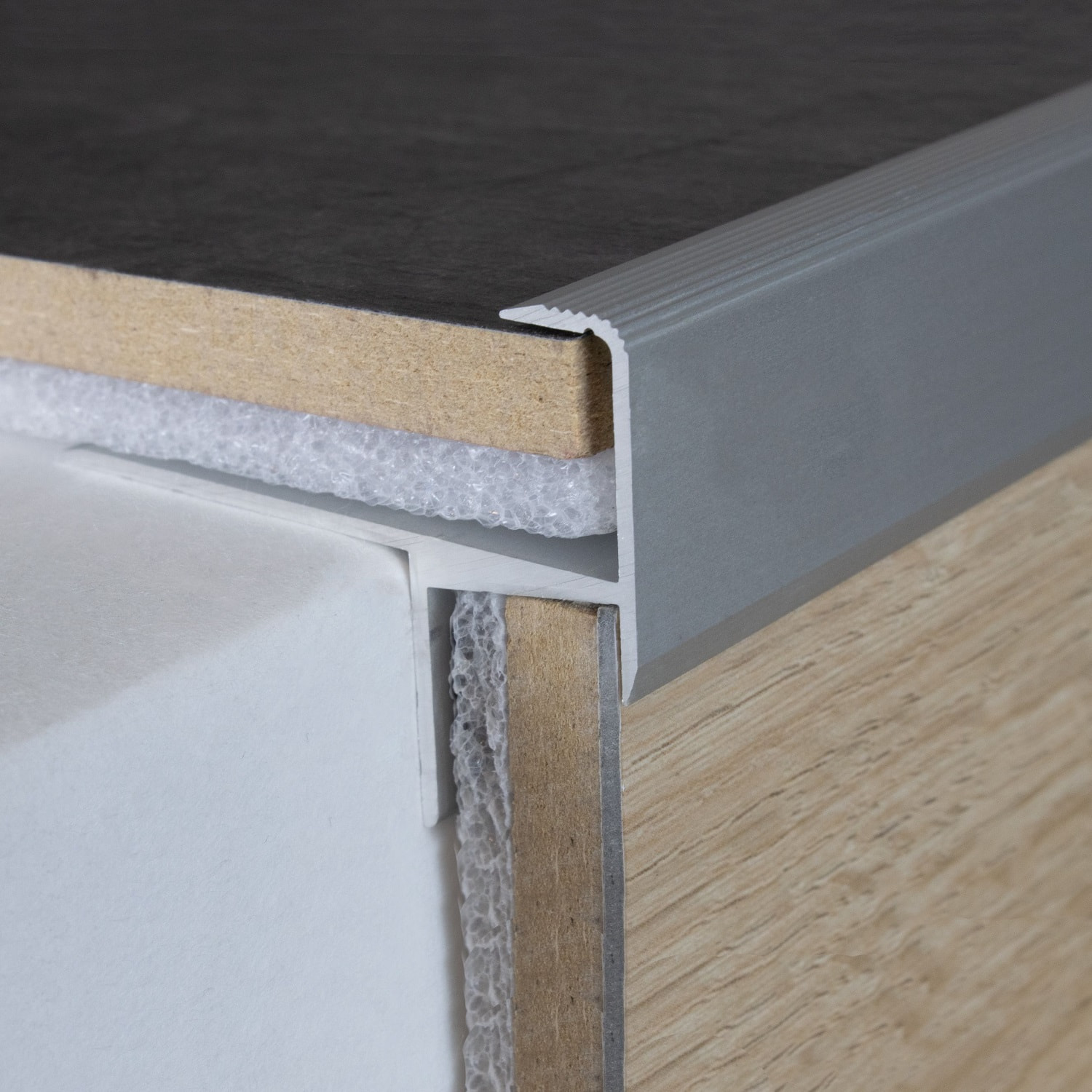 Profili per bordi e angoli delle scale PROVISTON Springhill H 36,8 mm W 49,8 mm Altezza bordo 15,3 mm