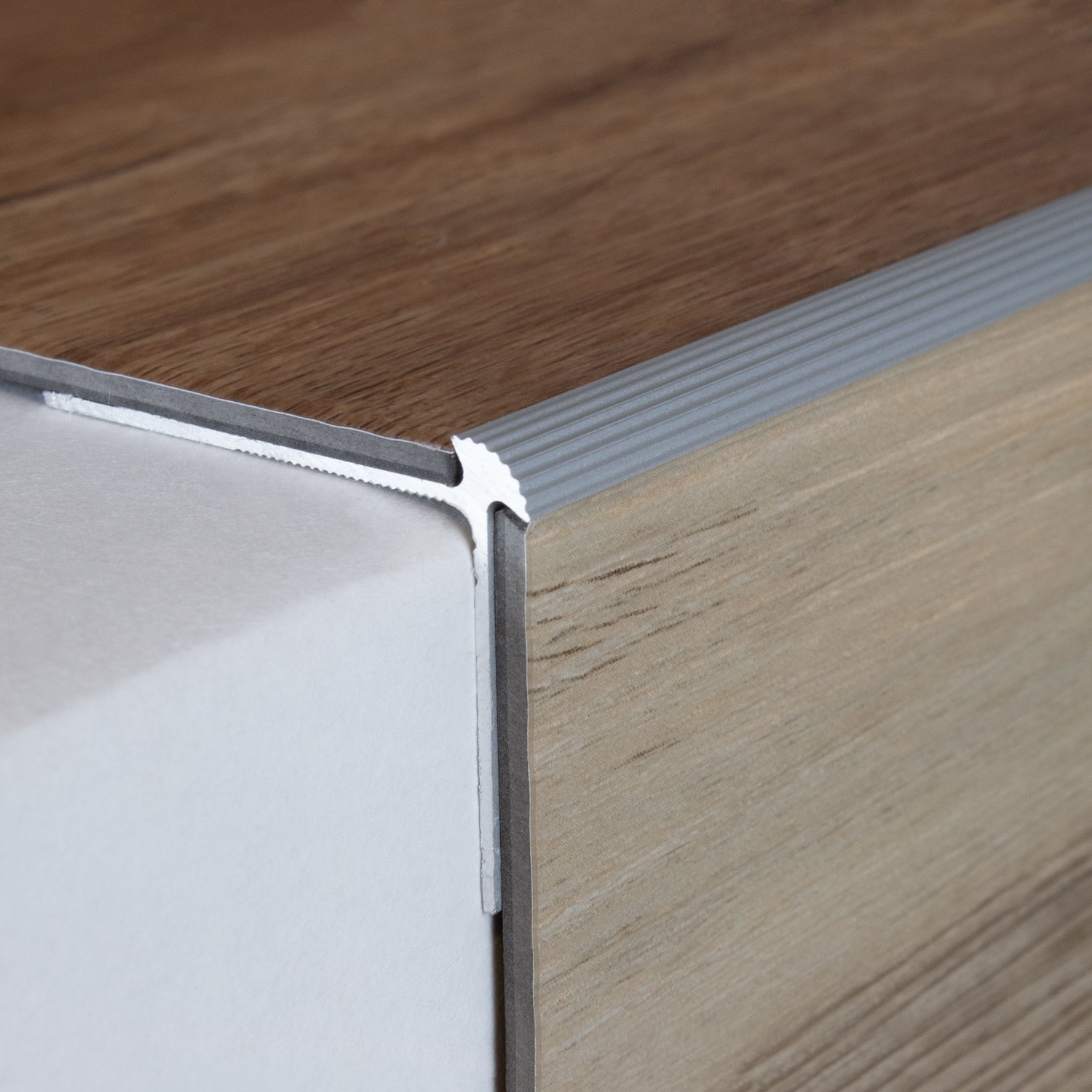 Profili per bordi e angoli delle scale, altezza 30 mm, larghezza 40 mm, altezza del bordo 3 mm, PROVISTON