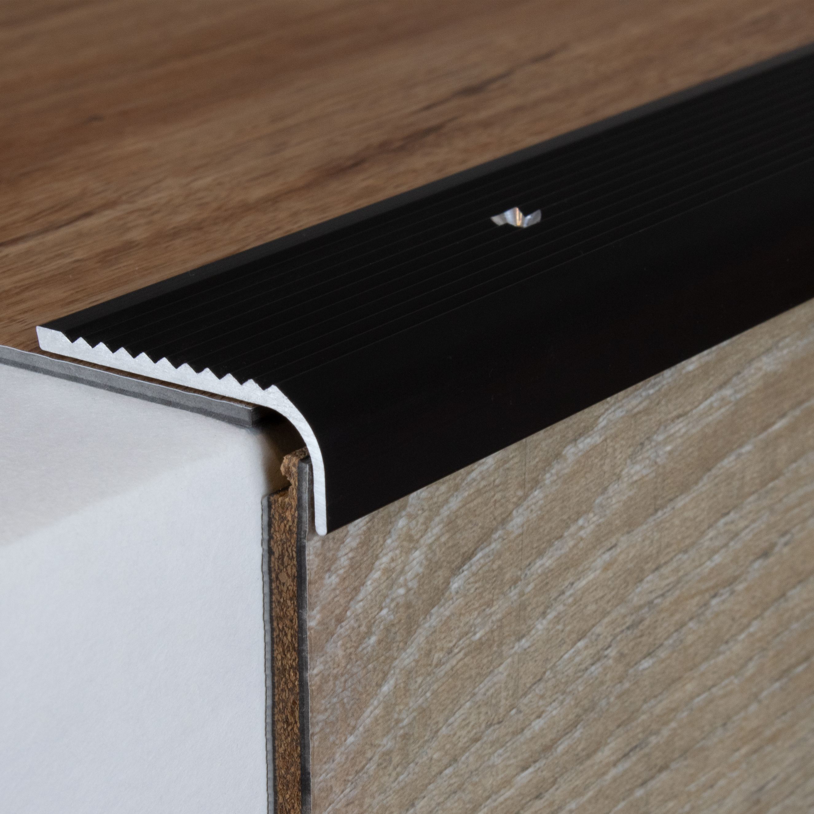 Profili per bordi e angoli delle scale PROVISTON Asti Altezza 15 mm Larghezza 40 mm Alluminio anodizzato