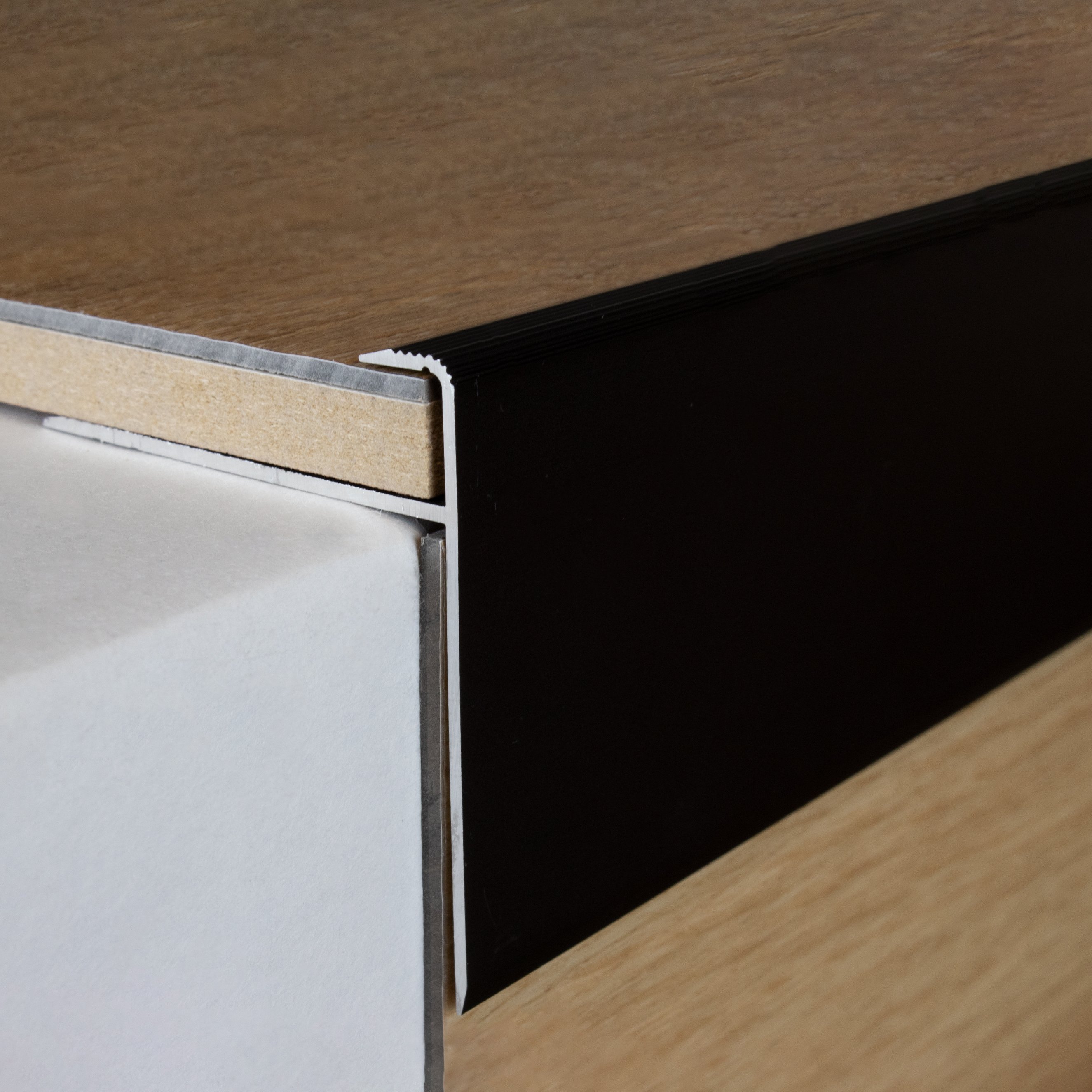 Profili di bordatura e finitura PROVISTON Castlebar H 54 mm W 50 mm altezza bordatura 10 mm alluminio anodizzato