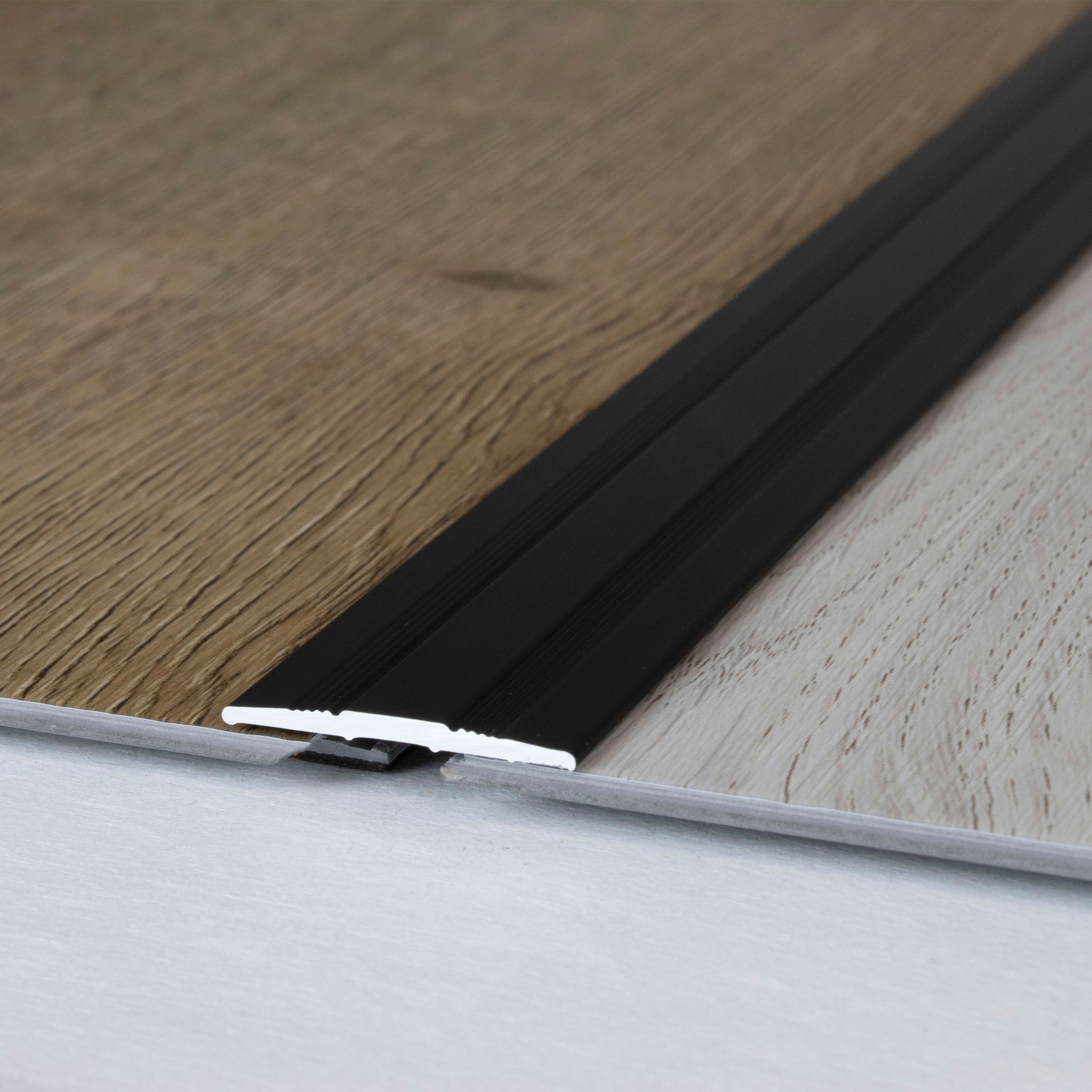 Profilo di transizione PROVISTON Tilburg H 1,7 mm L 27 mm Striscia di transizione Alluminio anodizzato