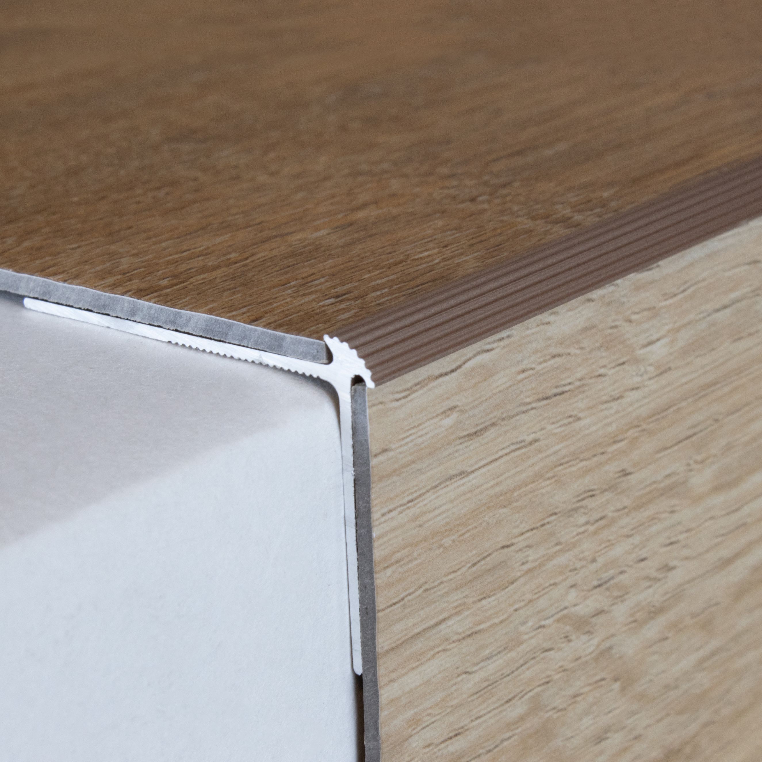 Profili per gradini e angolari Auer Lévis H 30 mm W 40 mm Altezza bordo 2,5 mm alluminio anodizzato