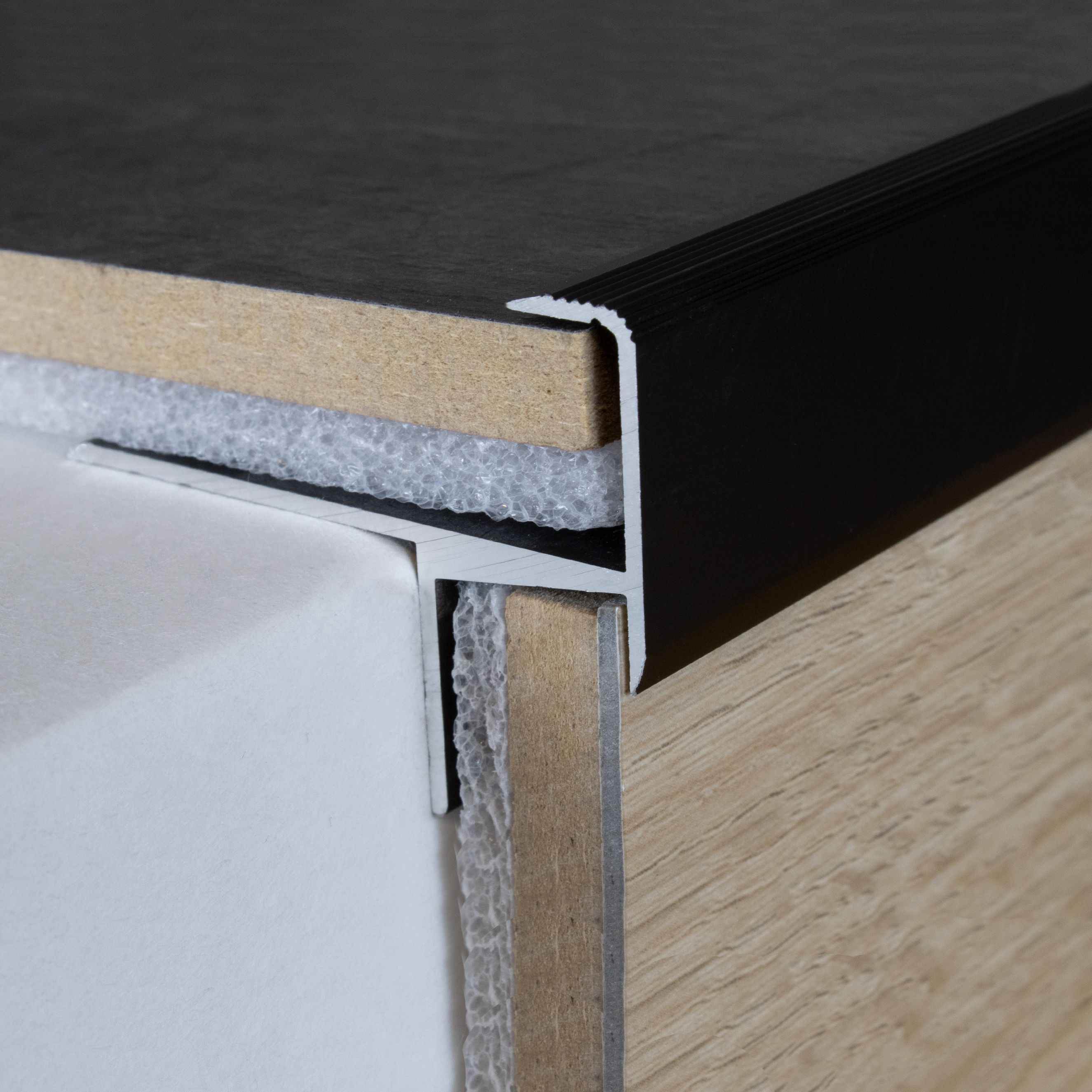 Profili per bordi e angoli delle scale PROVISTON Springhill H 36,8 mm W 49,8 mm Altezza bordo 15,3 mm